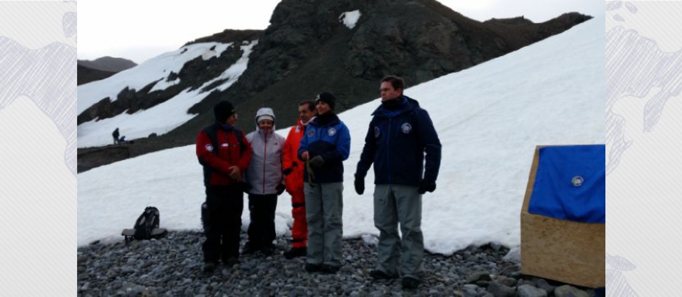 Canciller María Ángela Holguín recorrió el campamento de los expedicionarios colombianos en la Antártida 