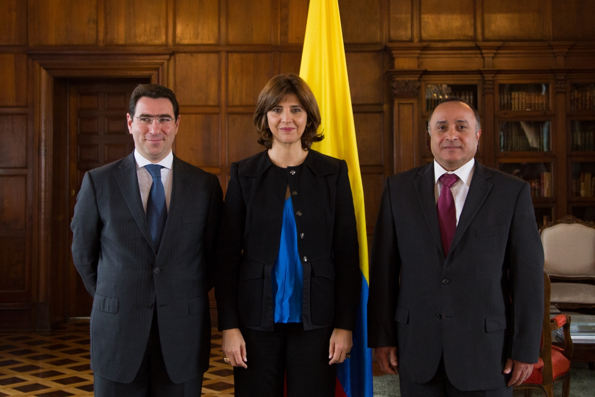 Canciller Holguín posesionó al nuevo Embajador de Colombia en Emiratos Árabes Unidos