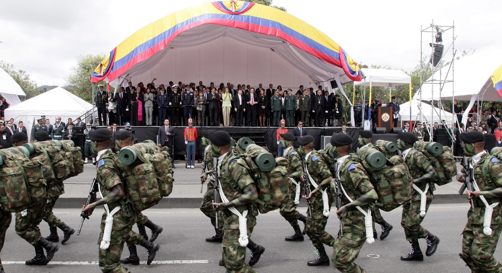 Foto | OP Cancillería - Las Fuerzas Militares y la Policía Nacional, marchando en la ciudad de Bogotá. Foto | OP Cancillería - Las Fuerzas Militares y la Policía Nacional, marchando en la ciudad de Bogotá.
