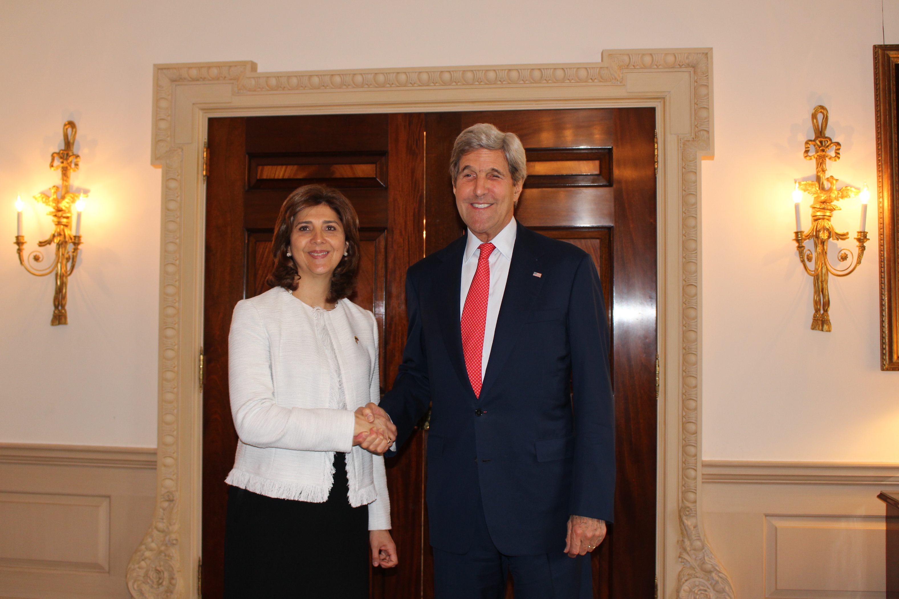Canciller María Ángela Holguín y Secretario de Estado John Kerry sostuvieron reunión bilateral