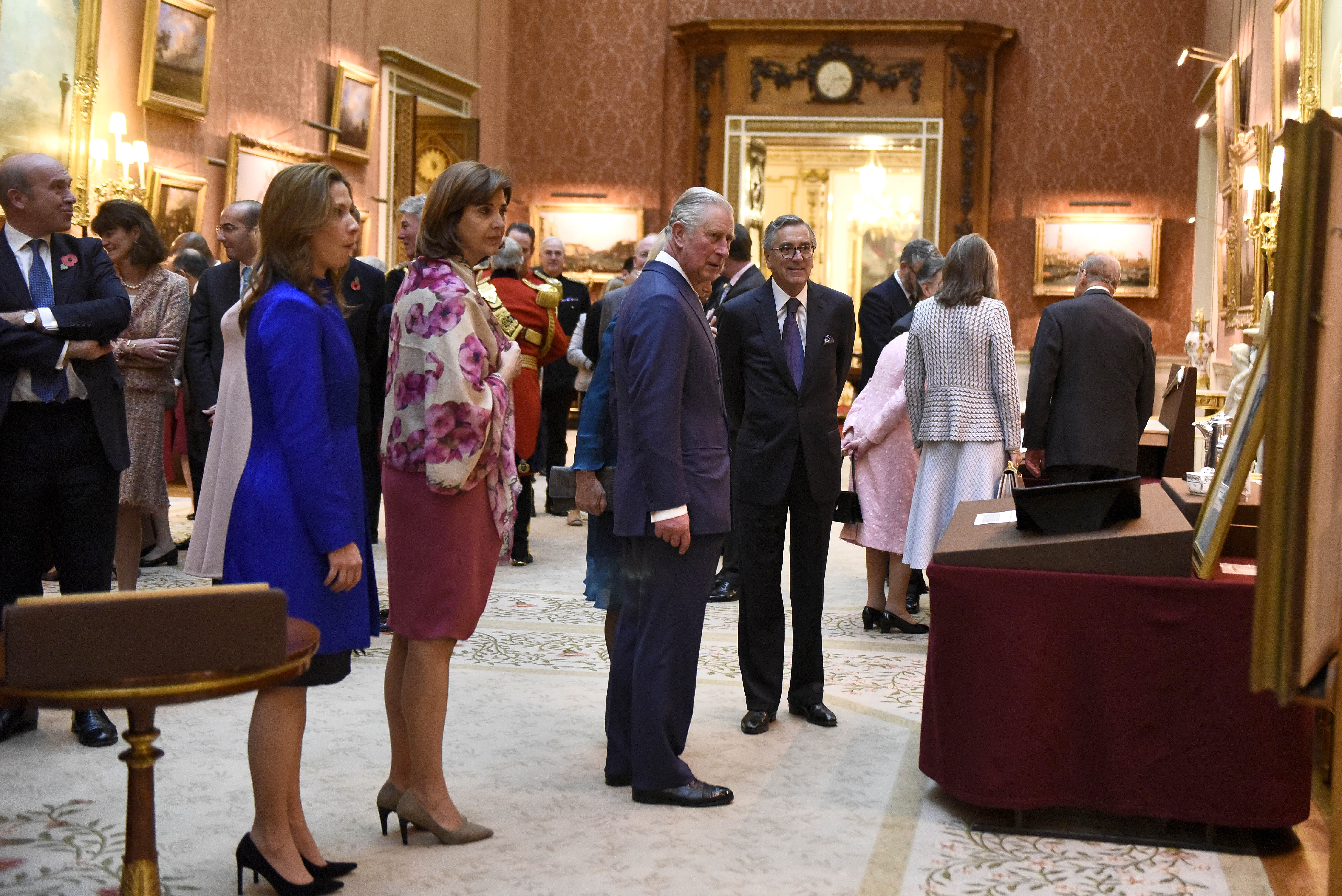 Ministra de Relaciones Exteriores presenció la Colección Real de objetos relacionados con Colombia en el Palacio de Buckingham