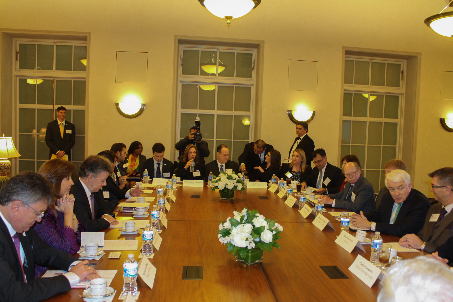 Presidente Santos, en compañía de la Canciller Holguín, presentó la ‘Visión para el futuro de Colombia y la relación Colombia-Estados Unidos’ a empresarios en la Cámara de Comercio