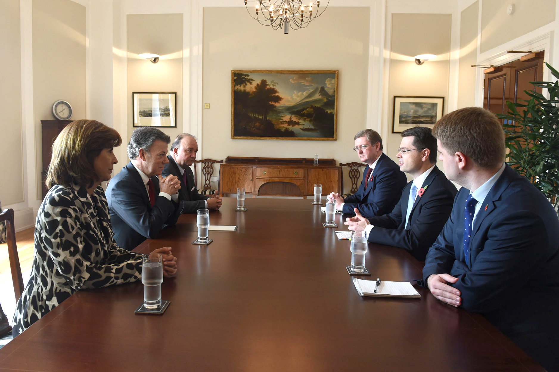 Canciller Holguín participó en la reunión del Presidente Santos con el Secretario de Estado de Irlanda del Norte