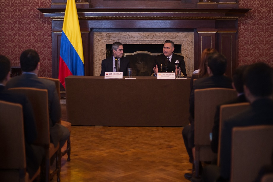 Con el apoyo de la Academia Diplomática Augusto Ramírez Ocampo, la Armada Nacional De Colombia ofreció conferencia sobre Diplomacia Naval
