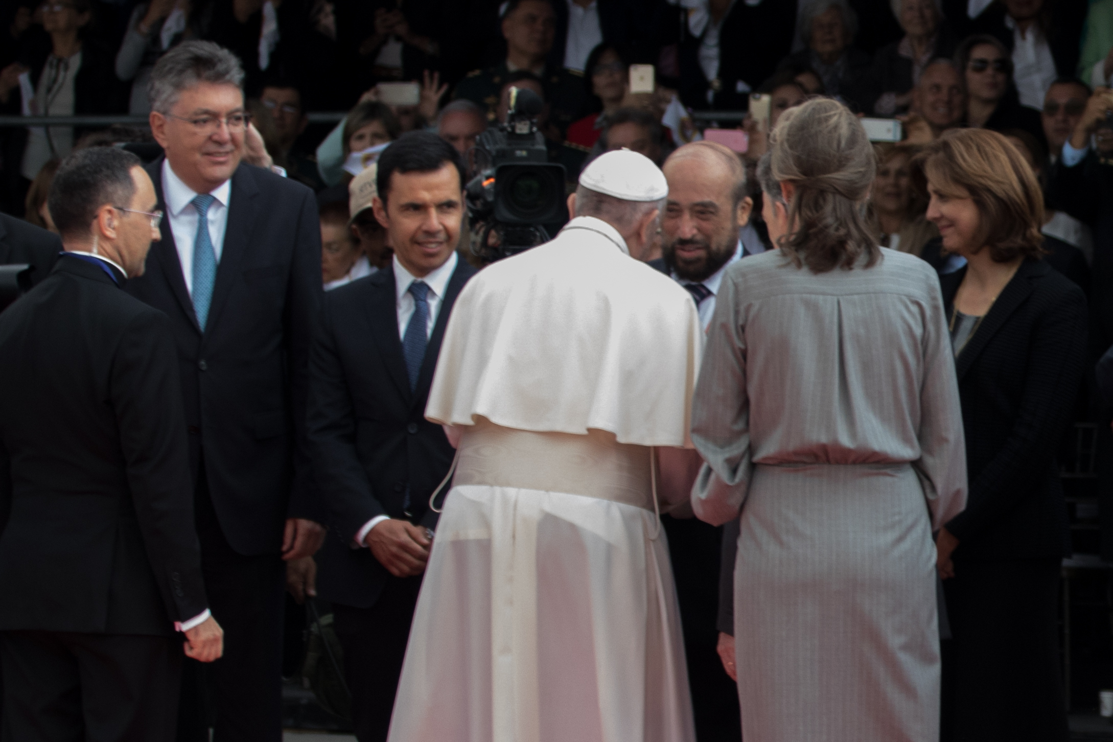 Embajador de Colombia en la Santa Sede participó en el recibimiento del Papa Francisco en su llegada 