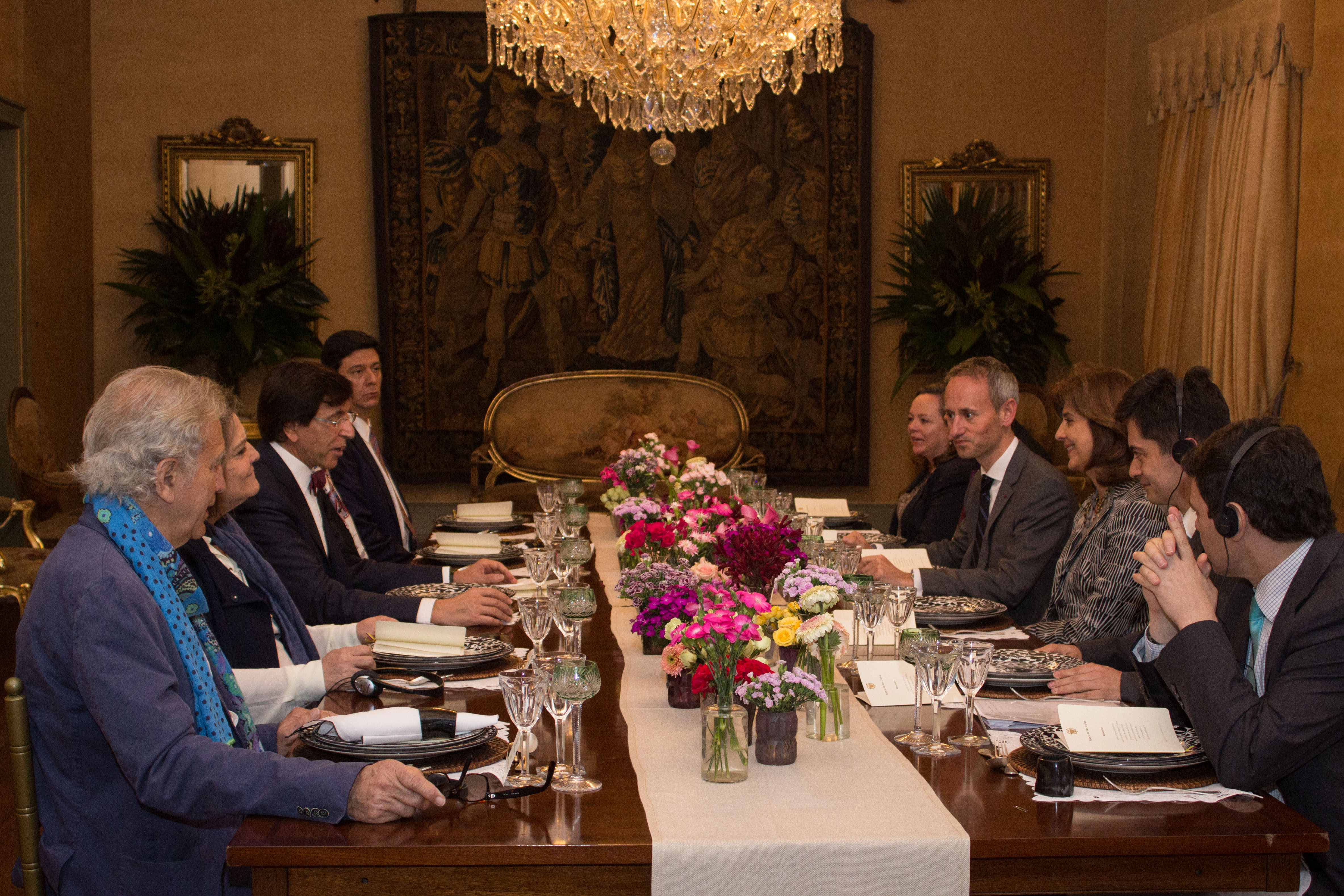 Canciller Holguín ofreció un almuerzo en honor del ex Primer Ministro del Reino de Bélgica
