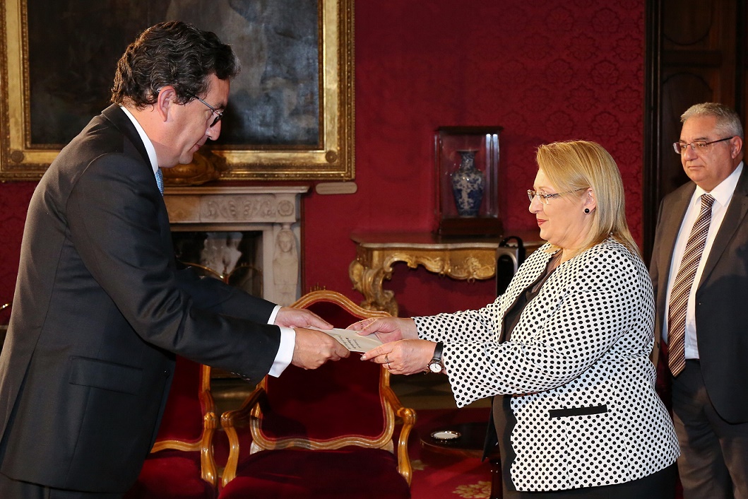 Embajador de Colombia en Italia presentó cartas credenciales ante la Presidenta