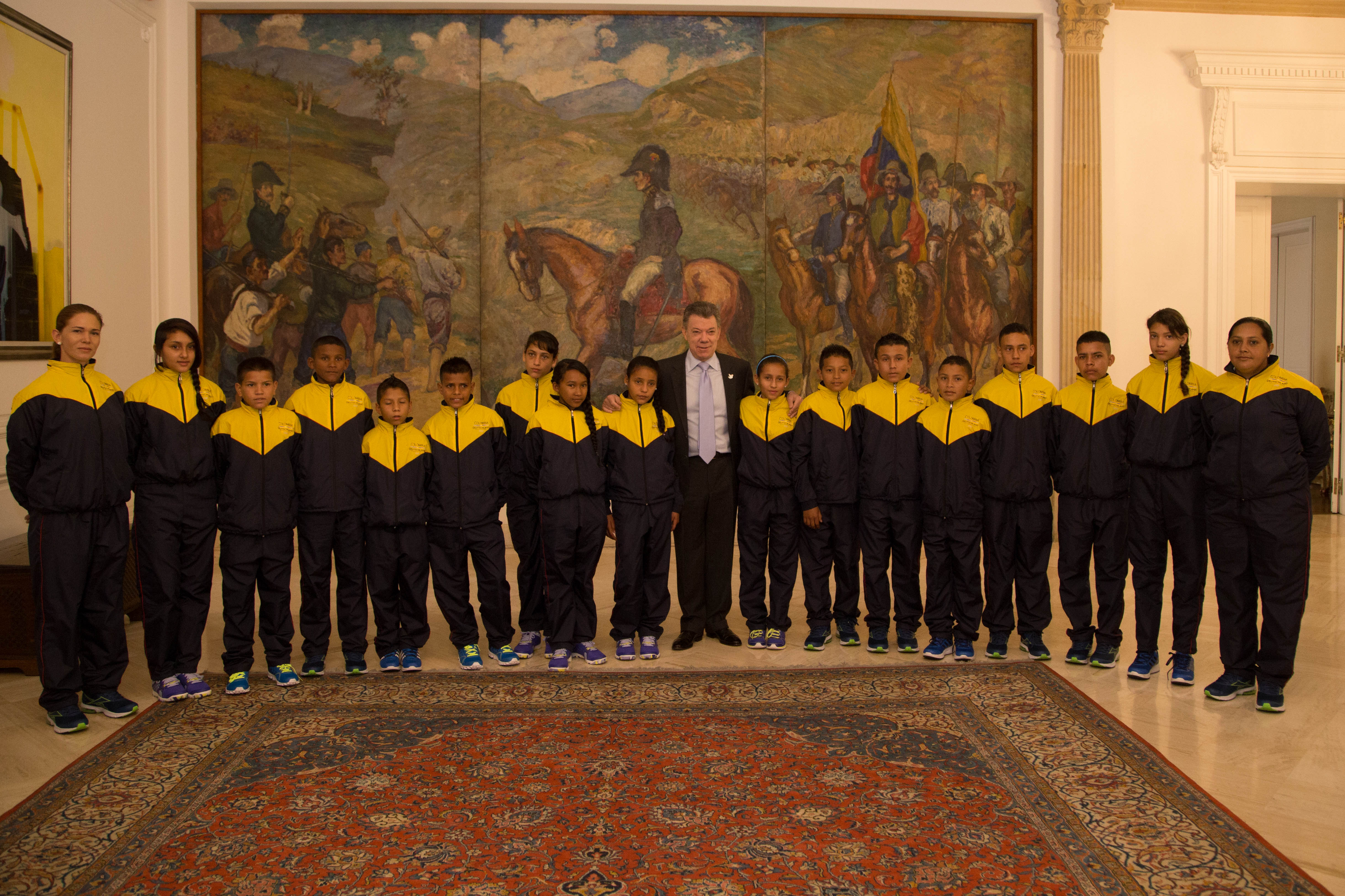 Presidente Juan Manuel Santos recibió a los niños de El Orejón y Pueblo Nuevo que viajan a Alemania para intercambio de Diplomacia Deportiva 