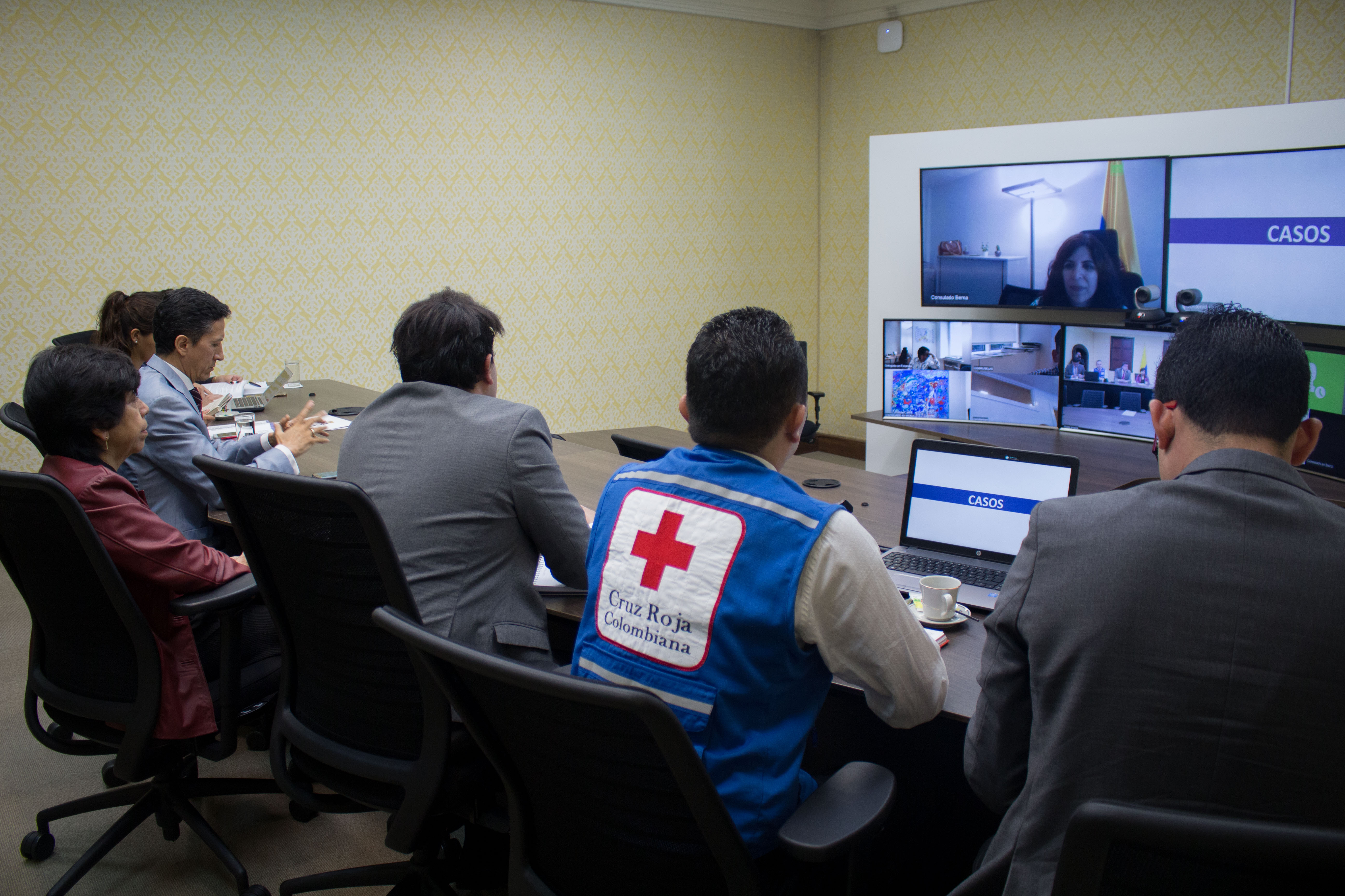 Funcionarios de 116 consulados colombianos reciben capacitación sobre el Plan Consular de Atención en Emergencias 