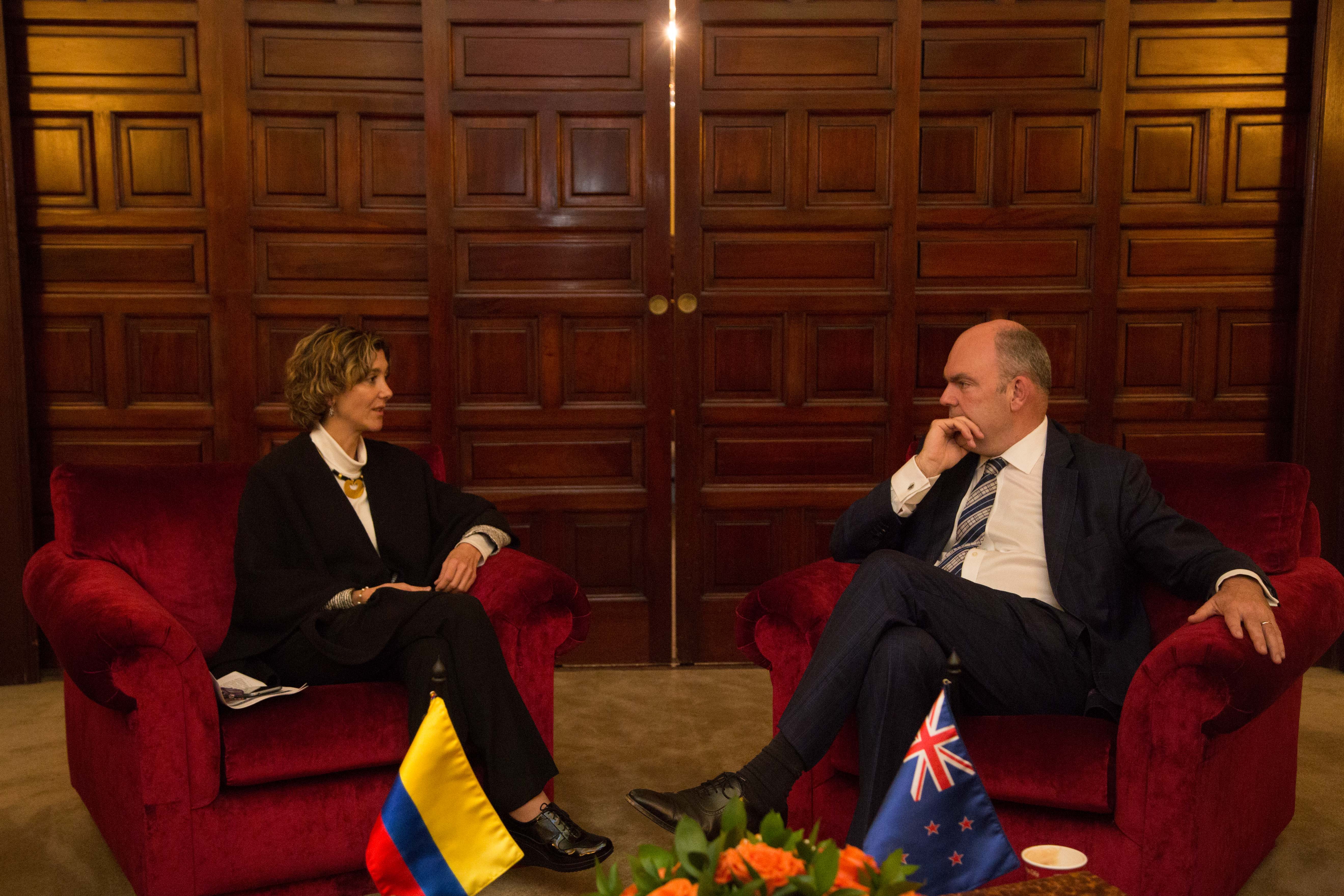 Viceministra de Relaciones Exteriores se reunió con el Ministro de Educación de Nueva Zelanda Steven Joyce
