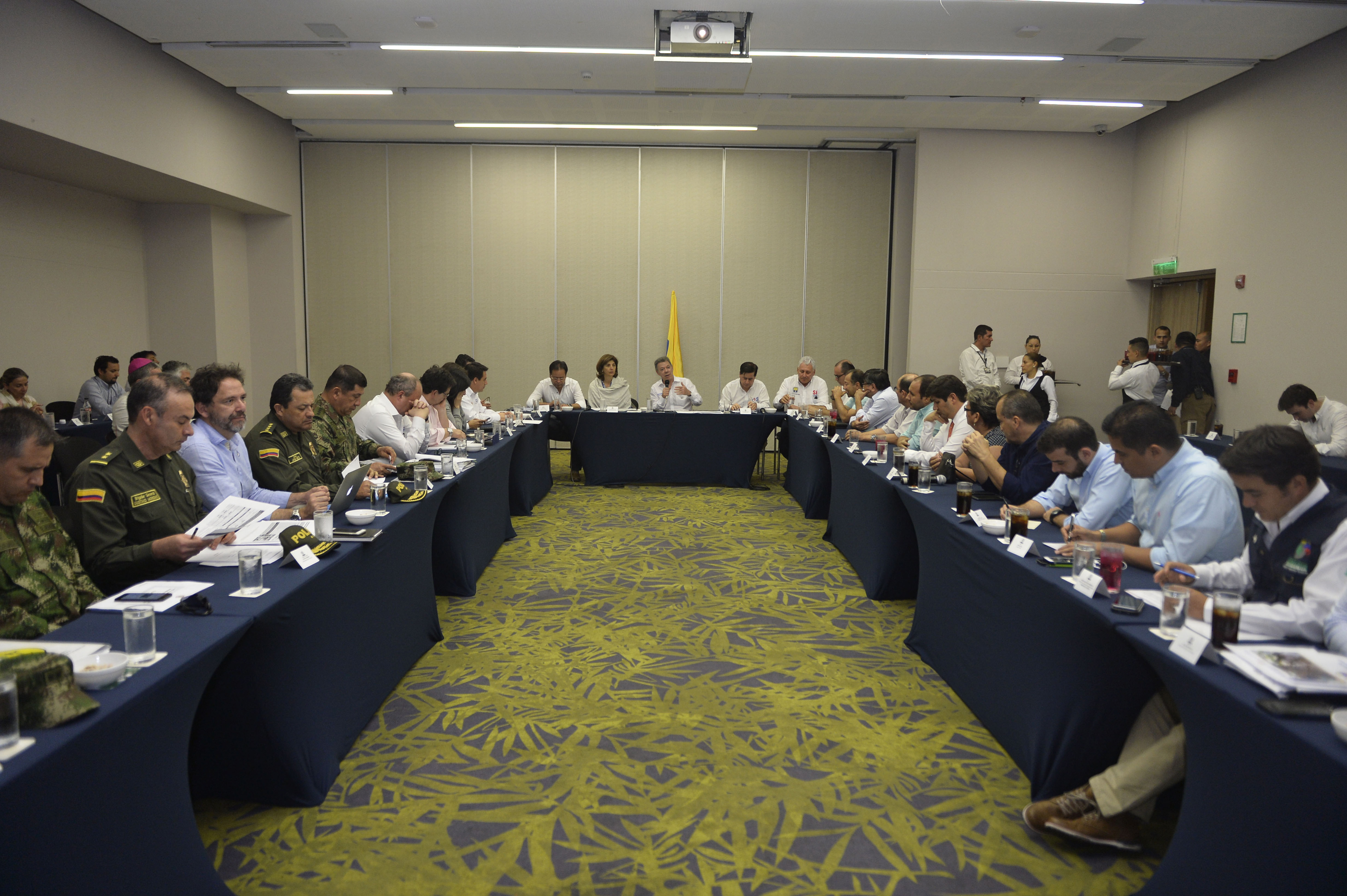 Canciller Holguín y Presidente Juan Manuel Santos se reunieron con autoridades y líderes gremiales nortesantandereanos para analizar situación en la frontera