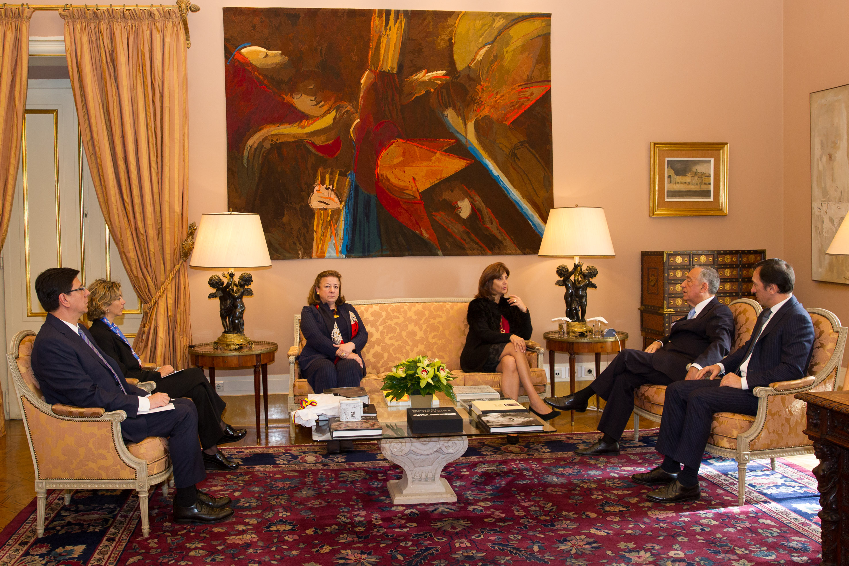 Ministra Holguín sostuvo un encuentro con el Presidente de Portugal, Marcelo Rebelo de Sousa