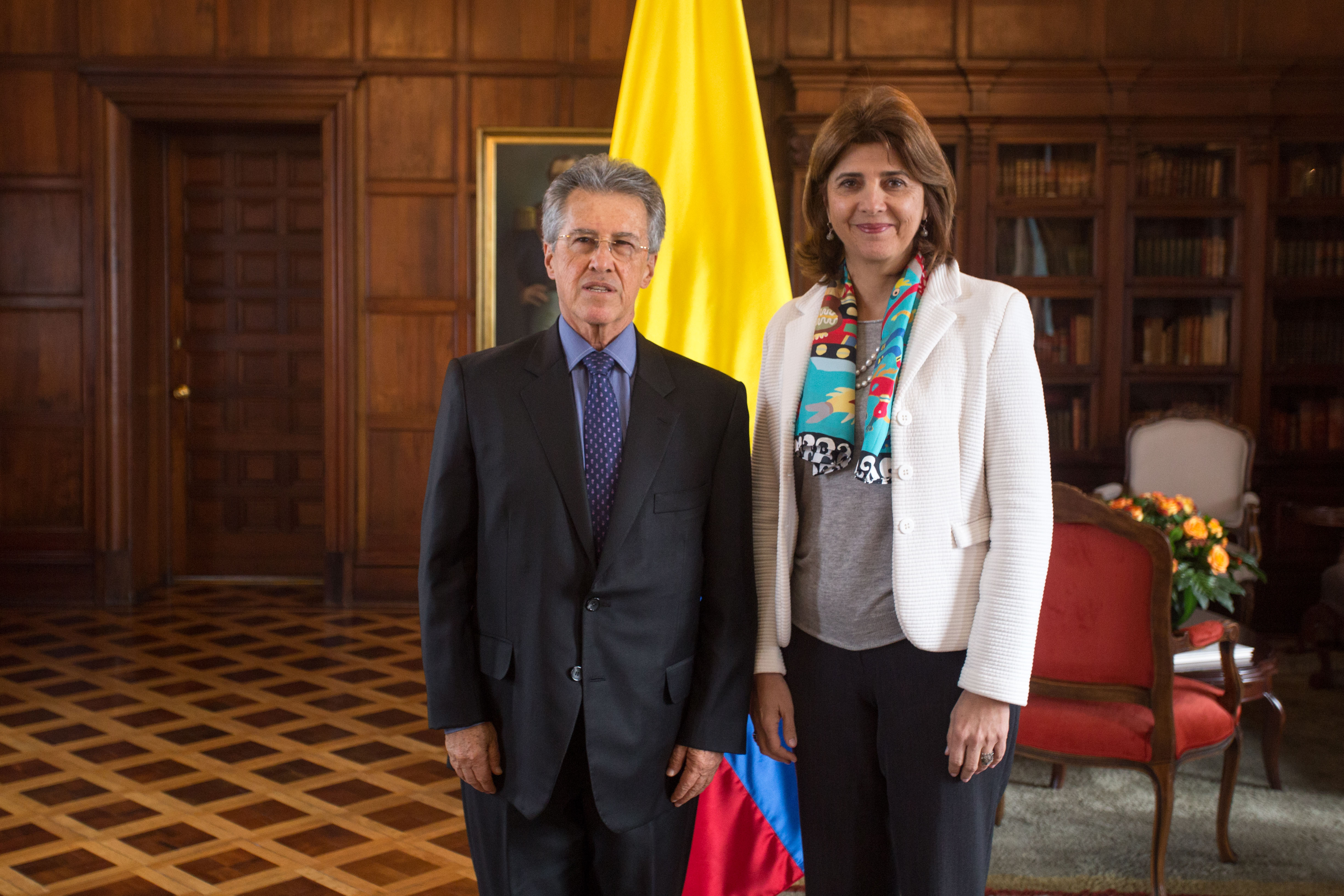 Canciller Holguín posesionó a Jaime Bueno Miranda como nuevo Embajador de Colombia en Australia