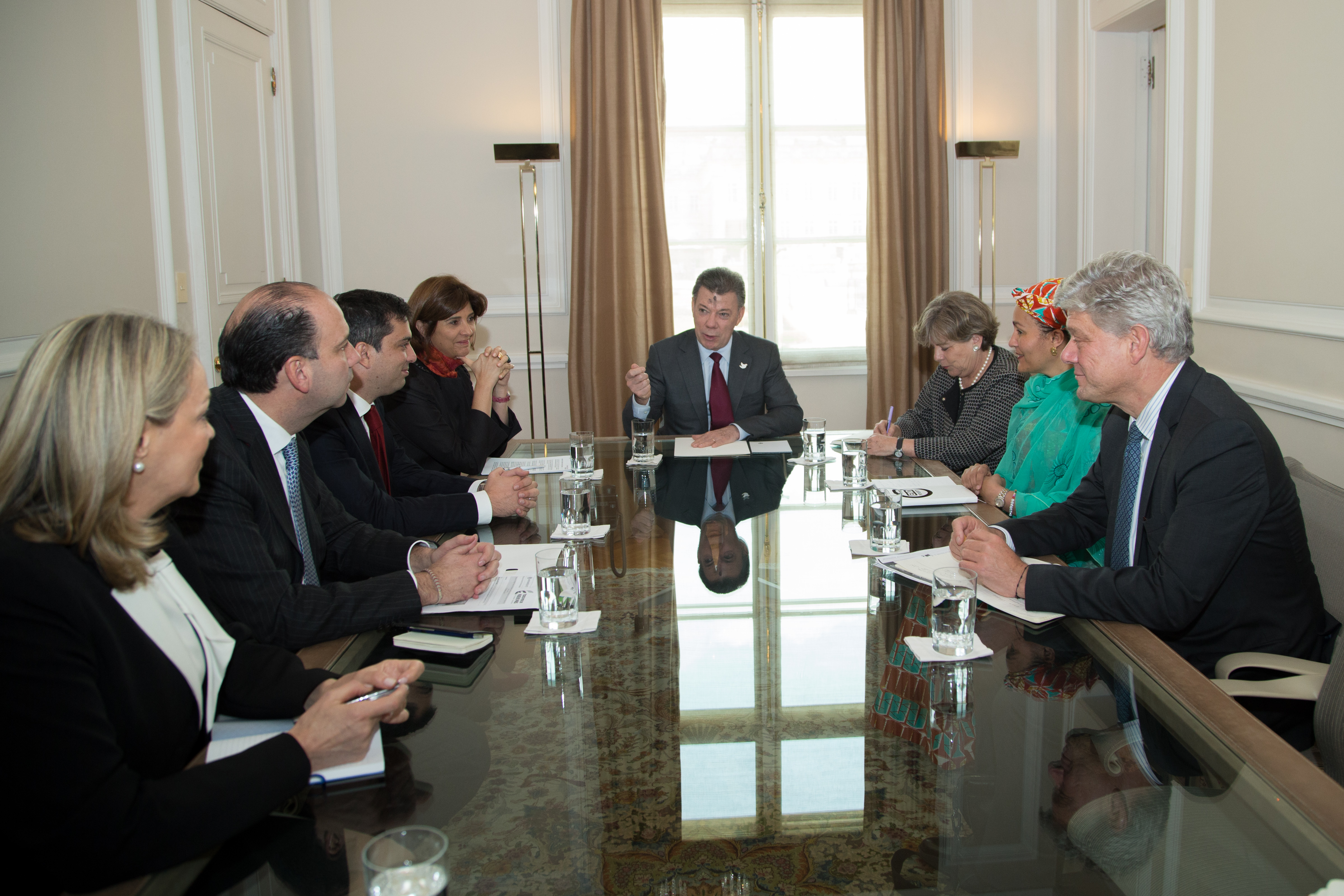  el Presidente Juan Manuel Santos sostuvo una reunión privada con Amina Mohamed, asesora especial del Secretario General de las Naciones Unidas