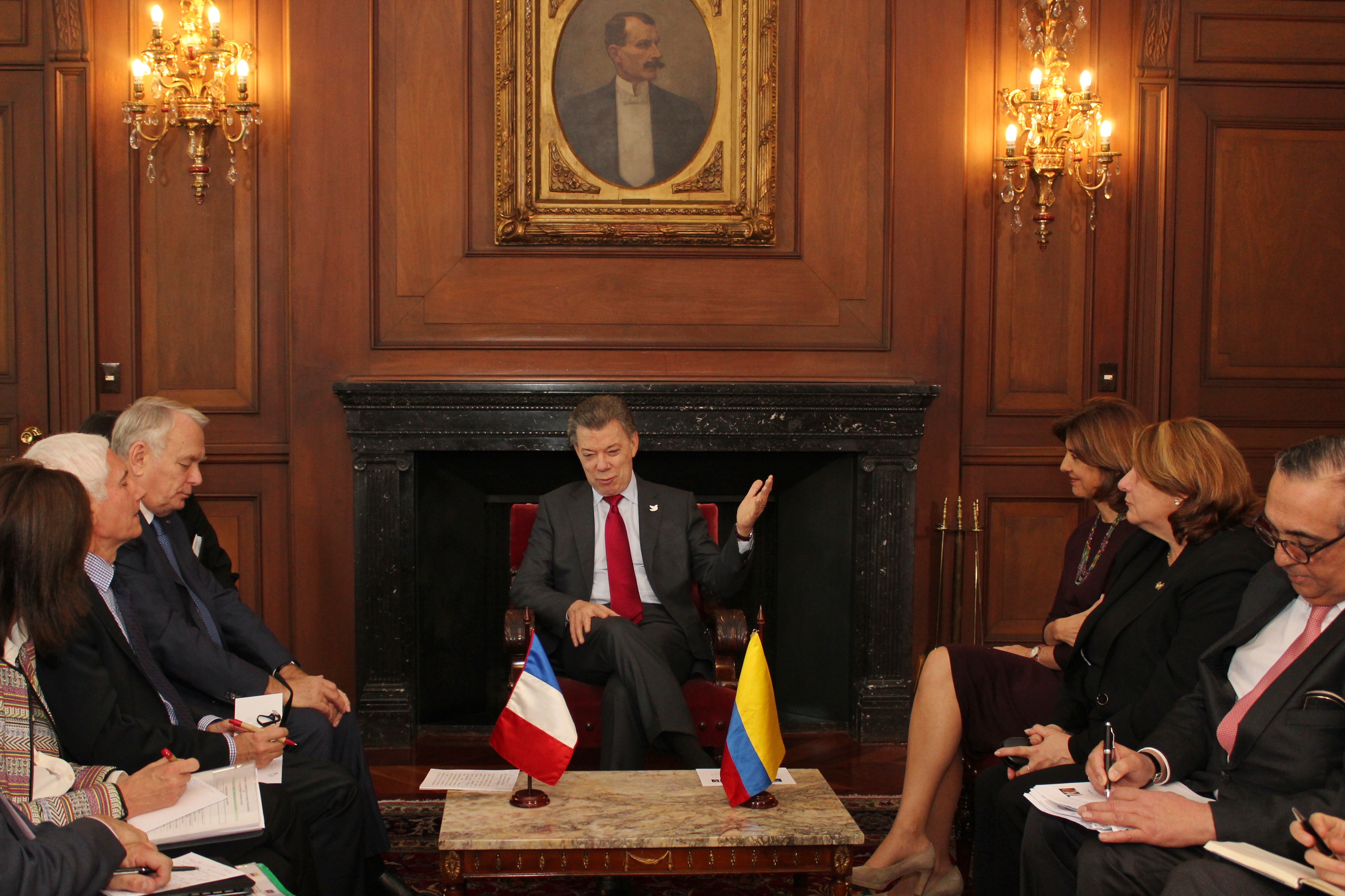 Canciller Holguín asistió al encuentro del Presidente Santos con Ministro de Relaciones Exteriores de Francia Jean–Marc Ayrault 
