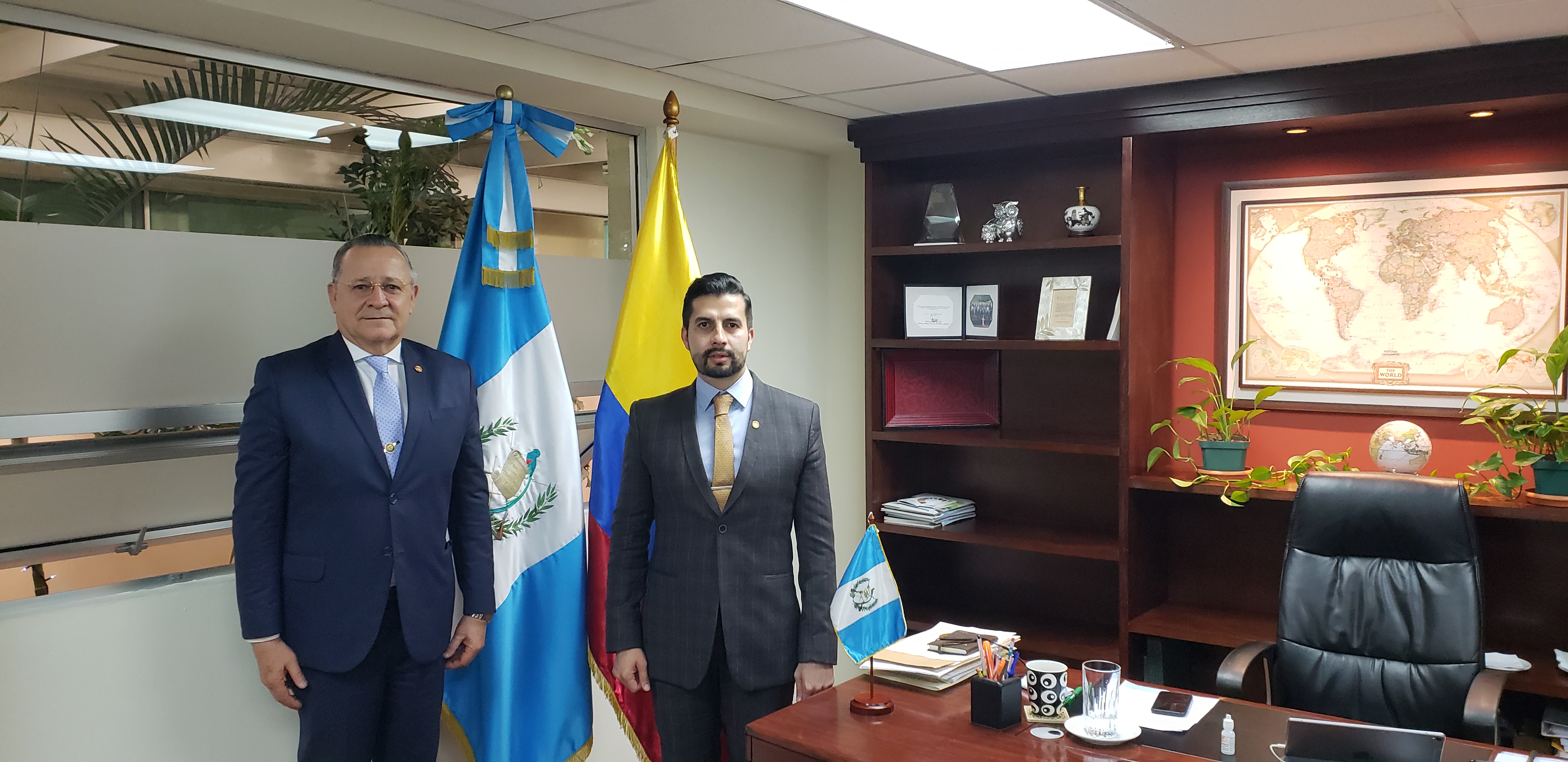 Embajador de Colombia presentó copias de cartas credenciales ante el Viceministro de Relaciones Exteriores de Guatemala