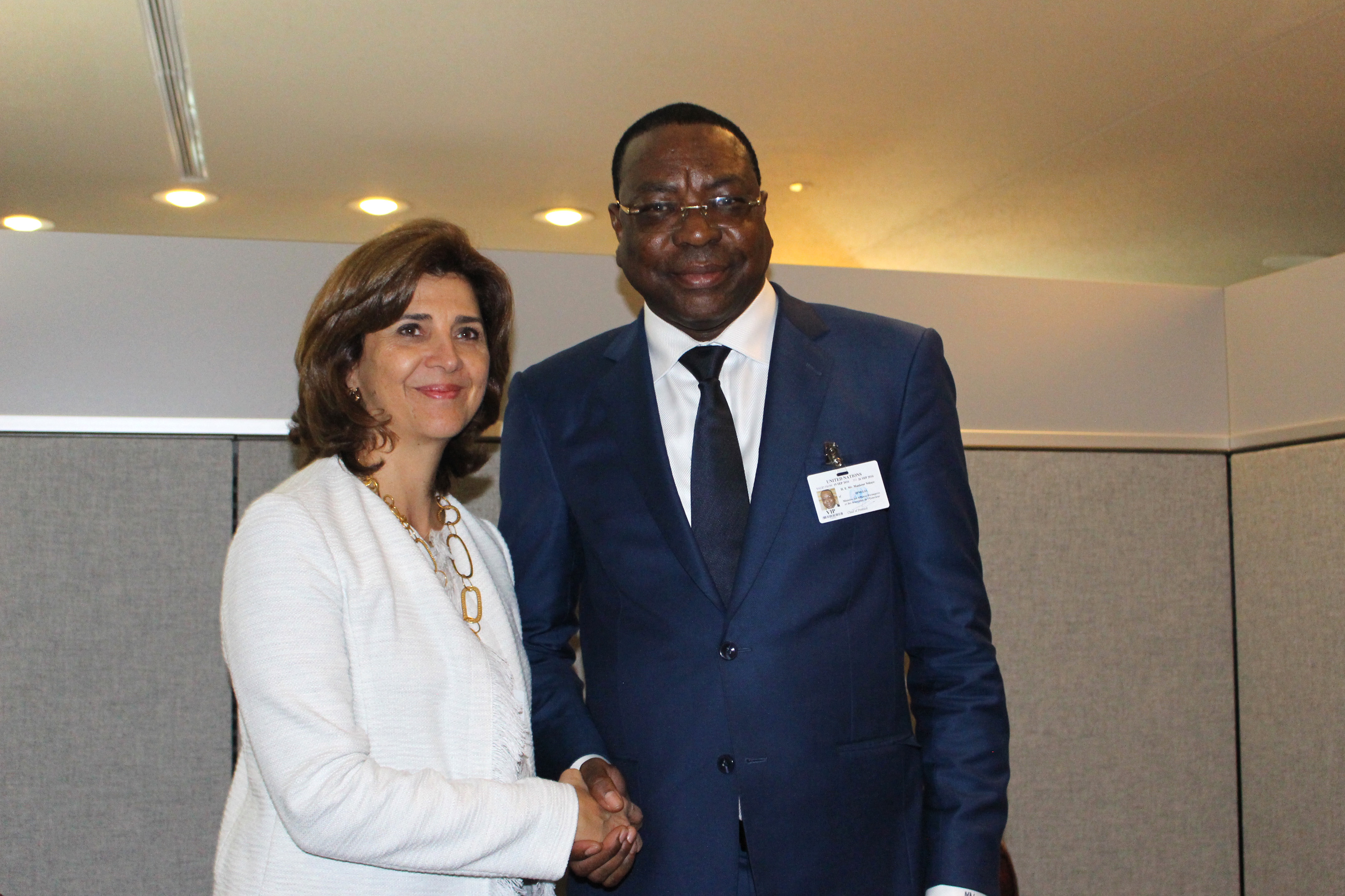 La Canciller María Ángela Holguín, y el Ministro de Relaciones Exteriores y de Senegaleses en el Exterior, Mankeur Ndiaye, sostuvieron una reunión bilateral en el marco de la versión 71 de la Asamblea General de las Naciones Unidas.