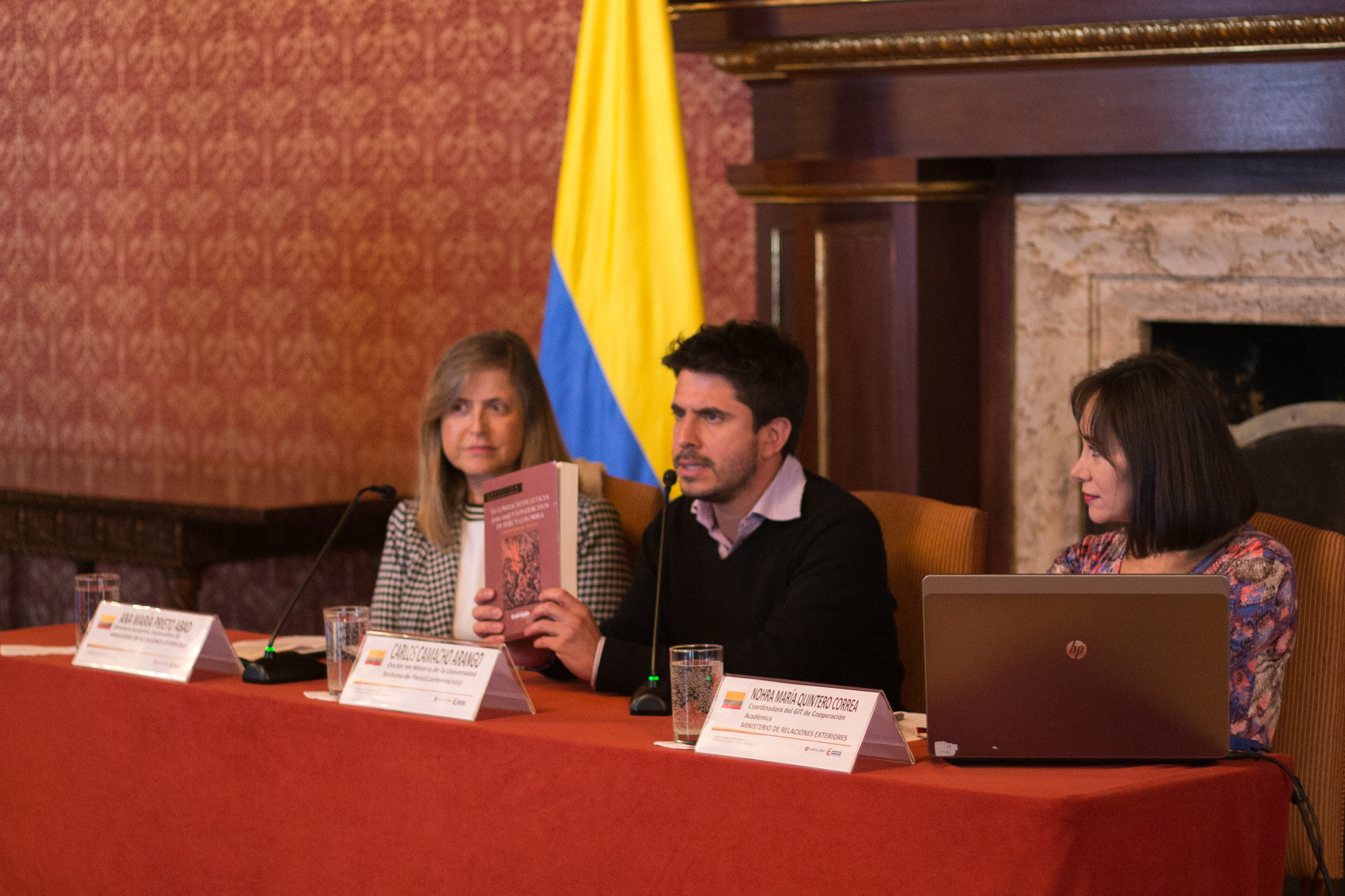 El doctor Carlos Camacho, PhD en Historia, presentó la Conferencia “El Conflicto de Leticia 1932 – 1933” 