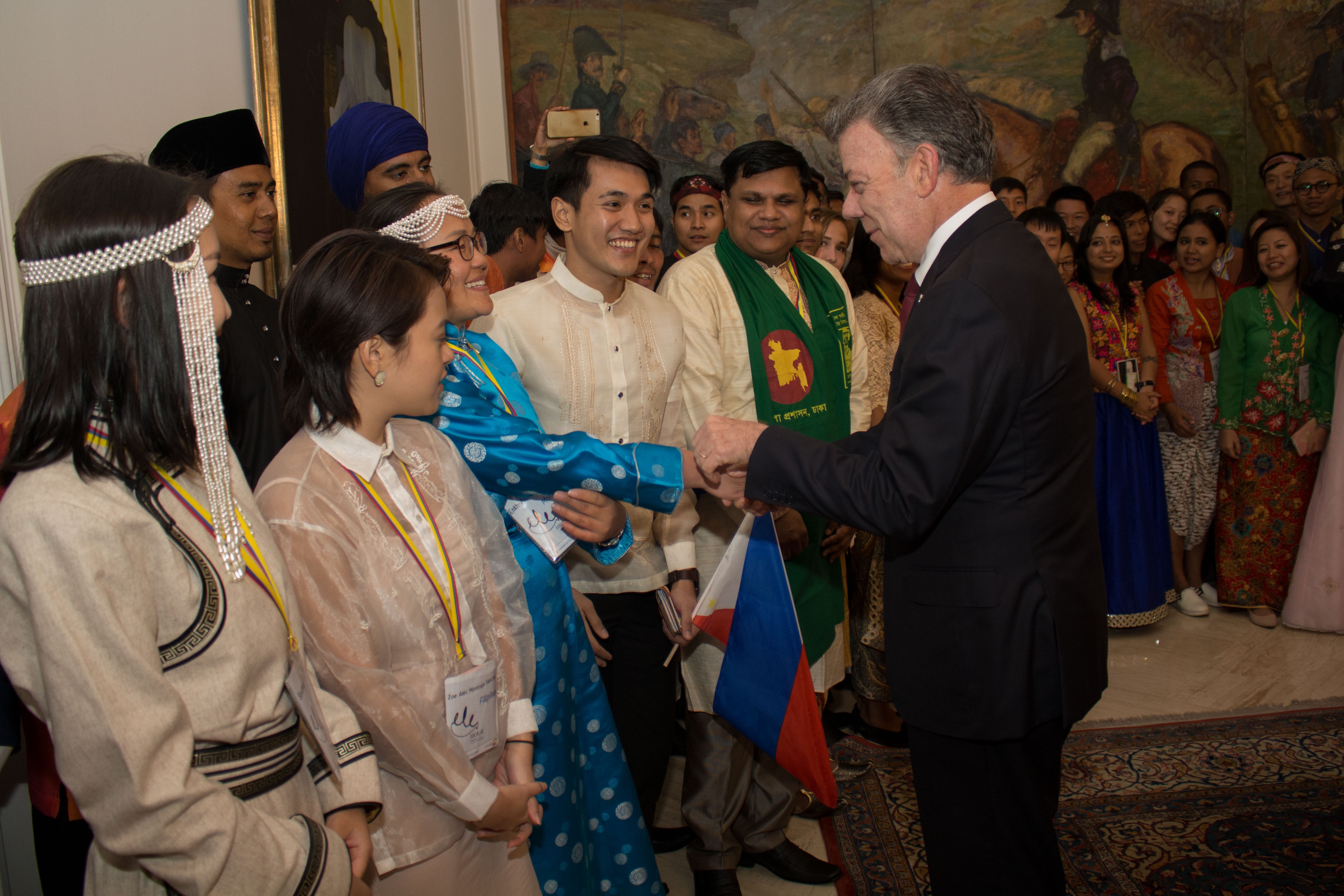 Becarios de Ele Focalae y ELE Asia + compartieon con el Presidente Santos en la Casa de Nariño