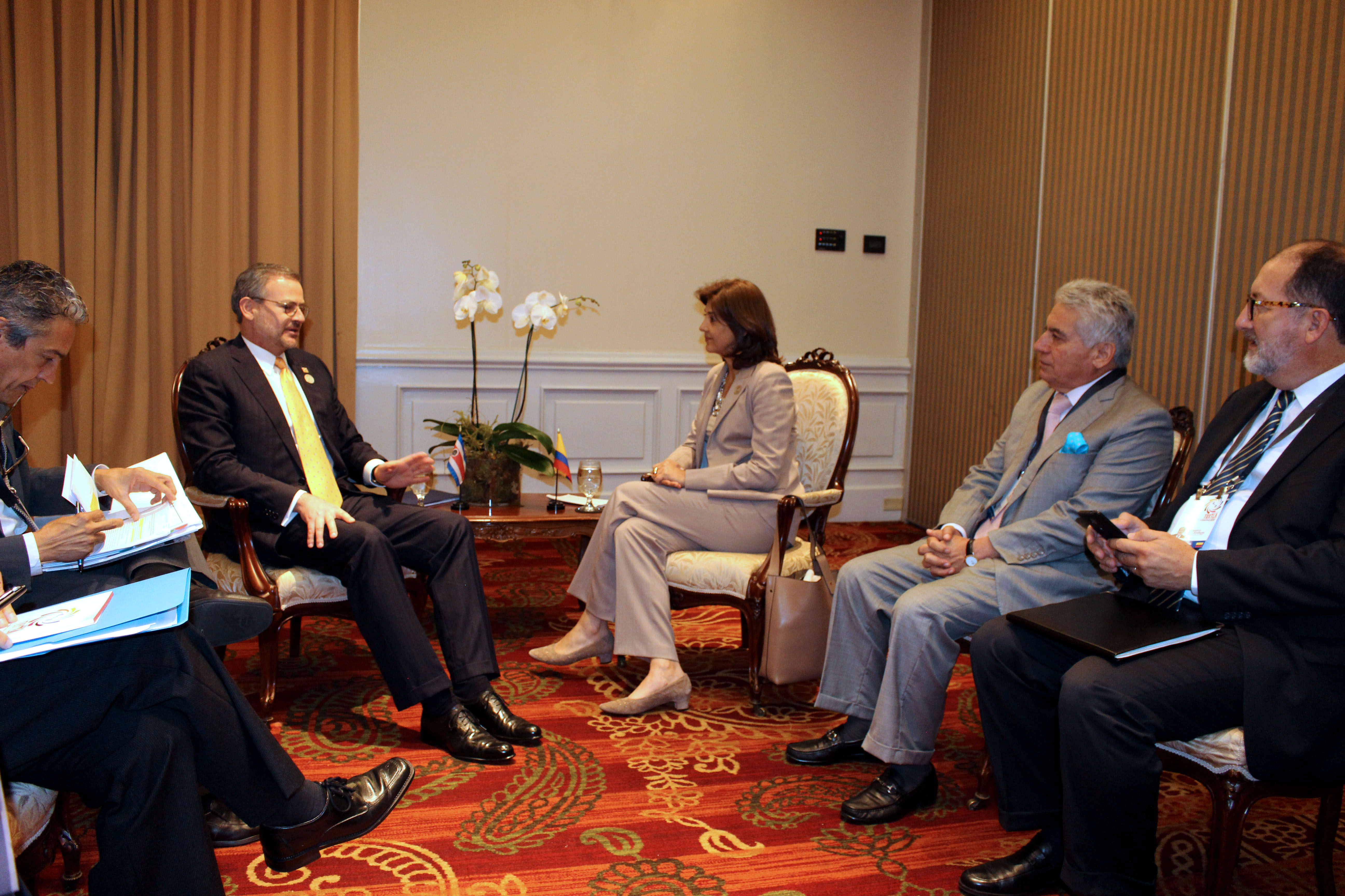 Cancilleres de Colombia y Costa Rica sostuvieron reunión bilateral en el marco de la Cumbre 