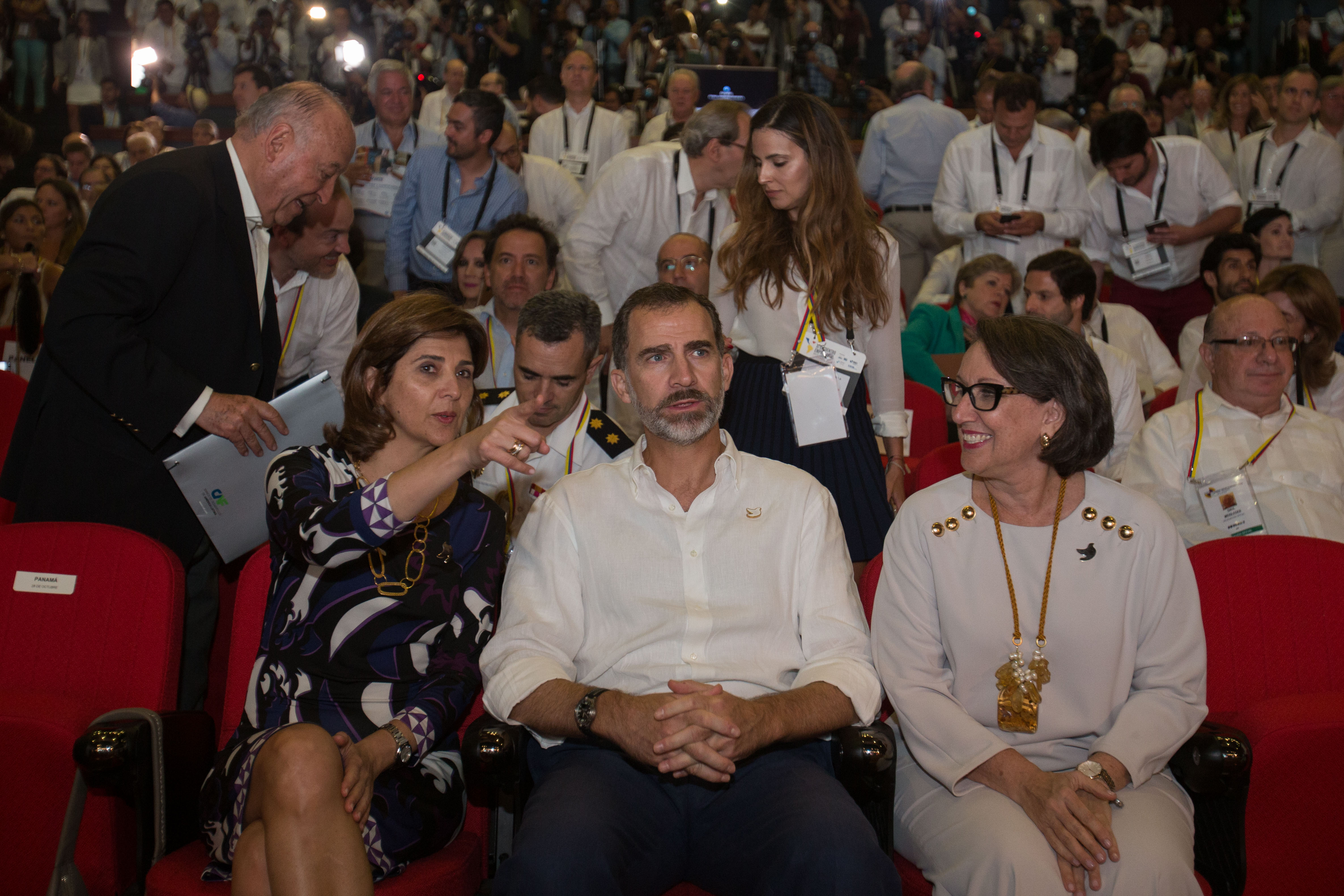 La Canciller María Ángela Holguín acompañó a Su majestad el Rey Don Felipe VI durante clausura del XI Encuentro Empresarial