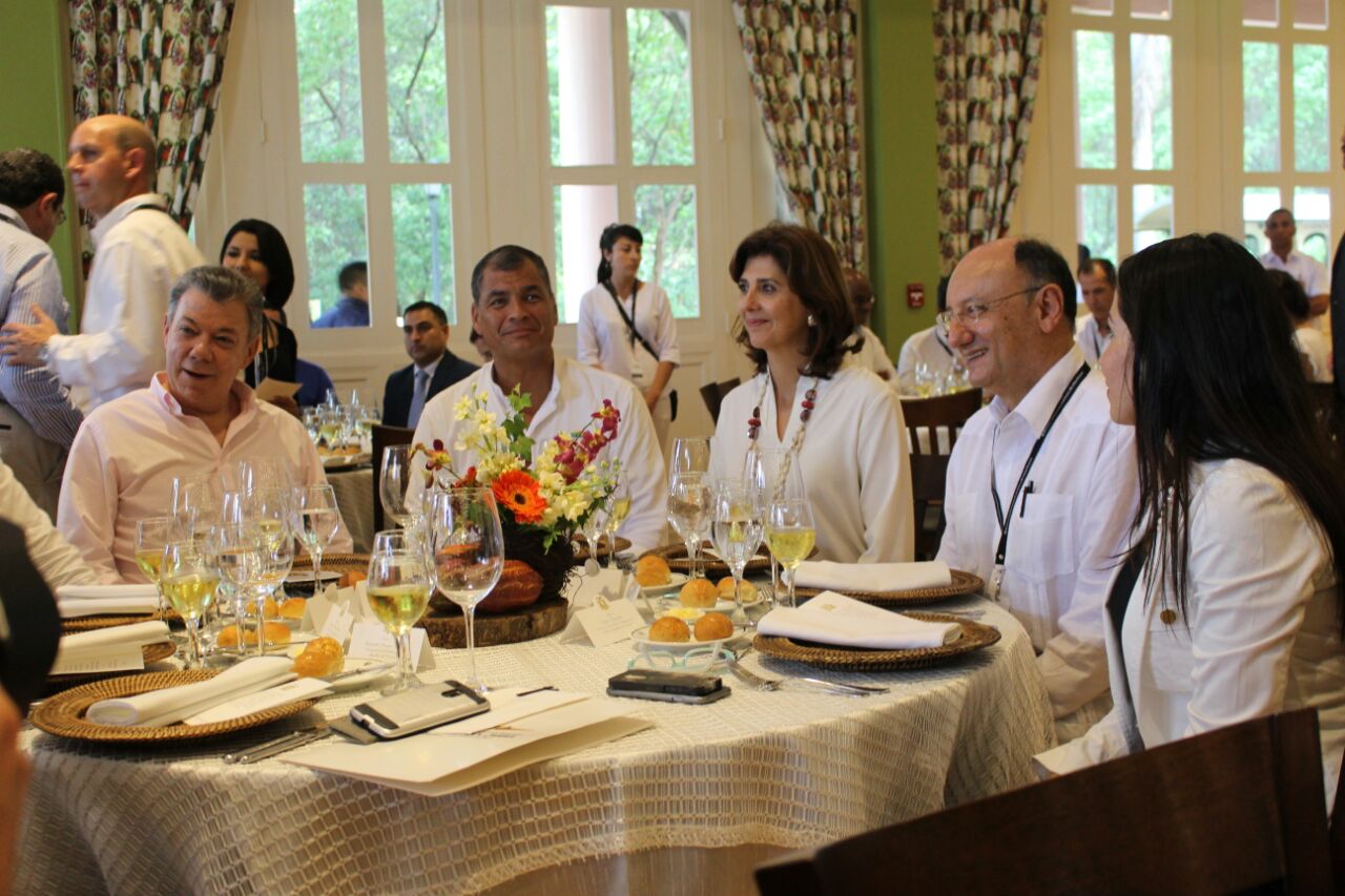 El Presidente Correa ofreció un almuerzo a la delegación colombiana que participó en el Gabinete Binacional