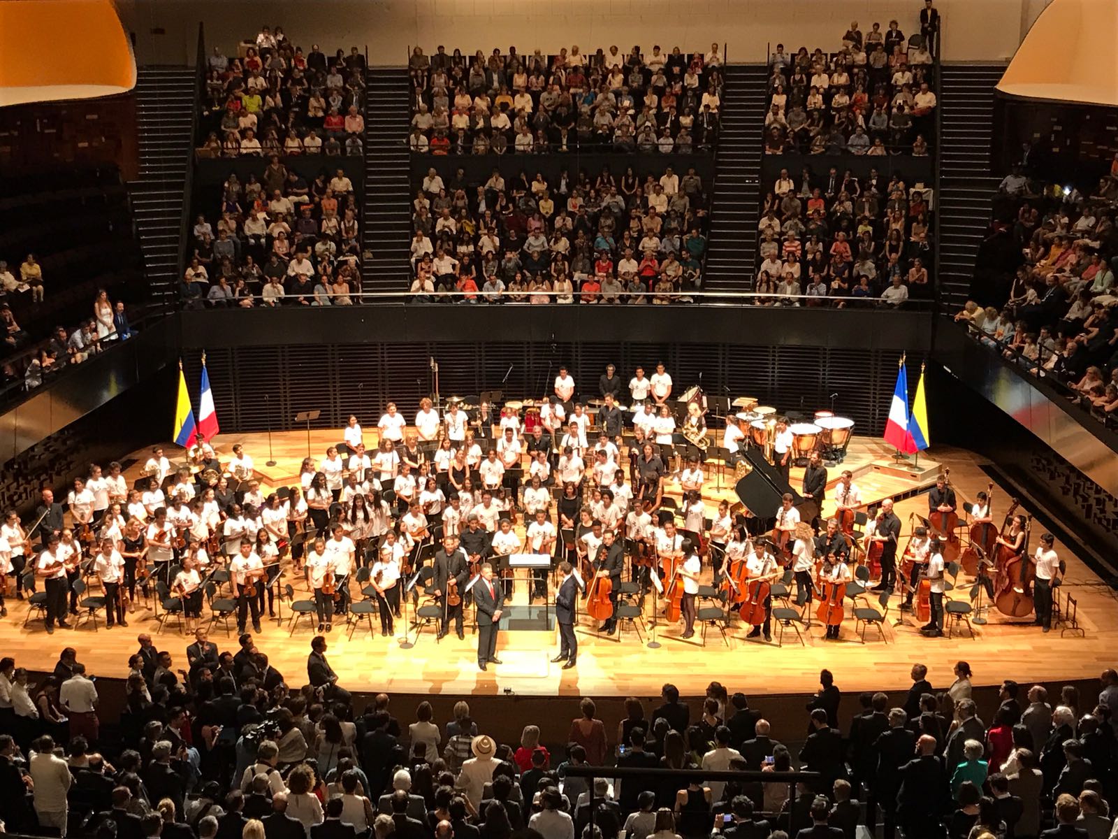 Con un gran concierto en la emblemática Philharmonie de París, la Orquesta Binacional conformada por 105 jóvenes inauguró la temporada de Colombia 
