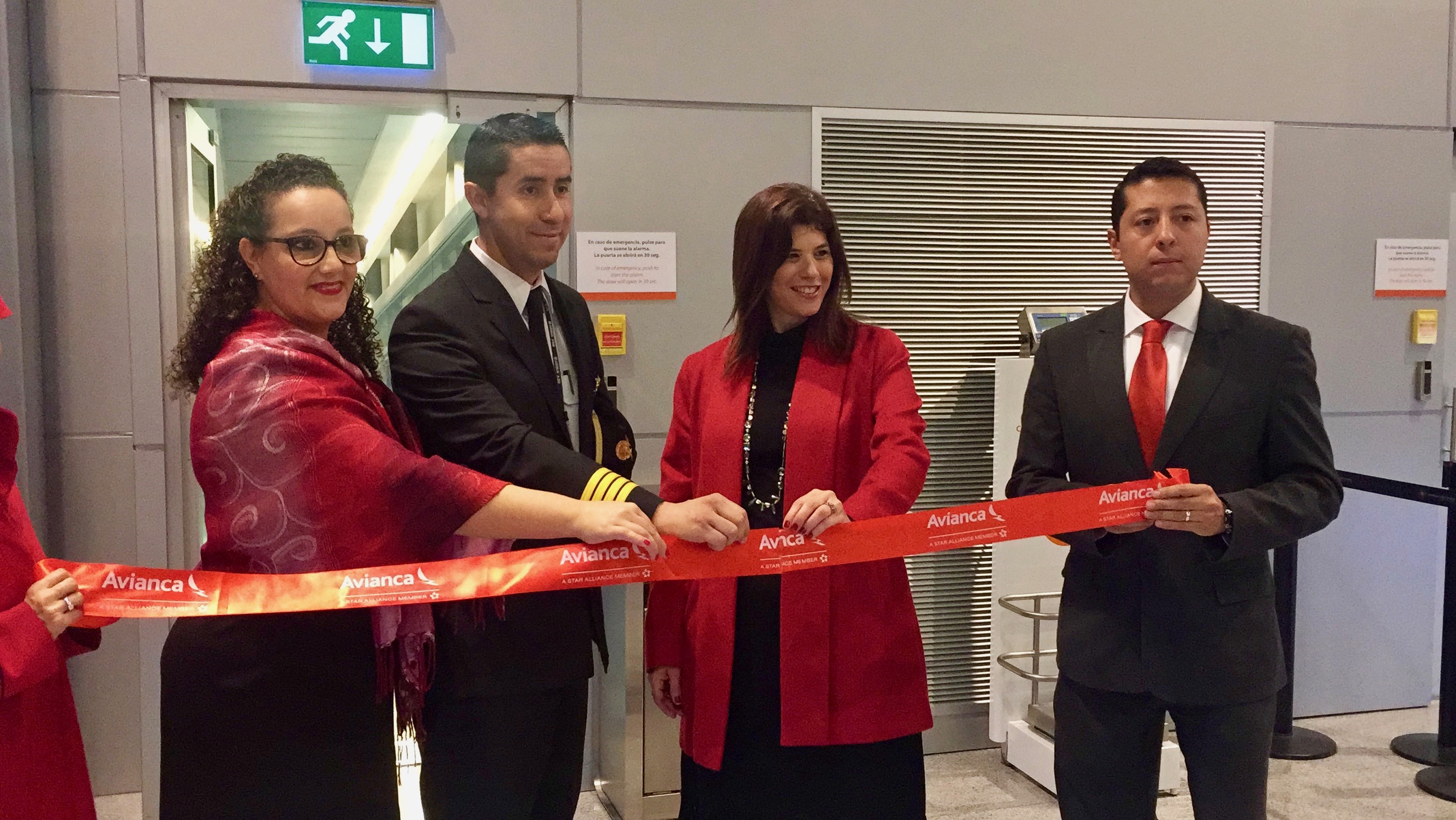 La Embajadora de Colombia en Uruguay, Natalia Abello Vives, participó en la inauguración del vuelo directo de Avianca 
