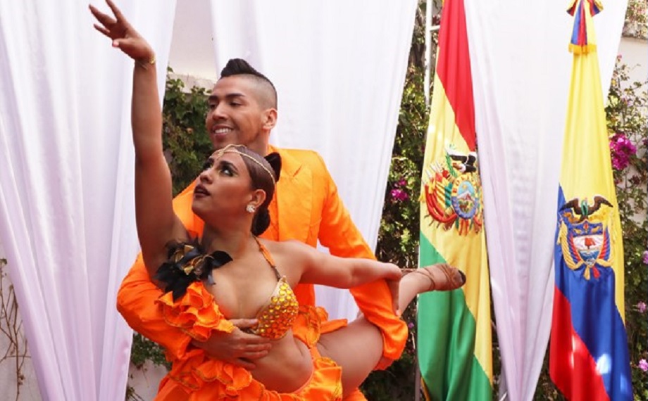 Bolivianos disfrutaron de la salsa colombiana con Escuela de Baile Swing Latino