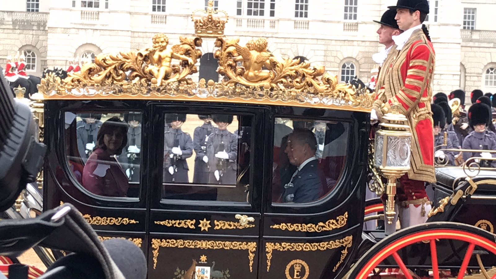 Canciller estuvo presente en honores ceremoniales en Horse Guards Parade: Guardia de Honor hizo saludo Real con ocasión de la visita de Estado del Presidente Santos