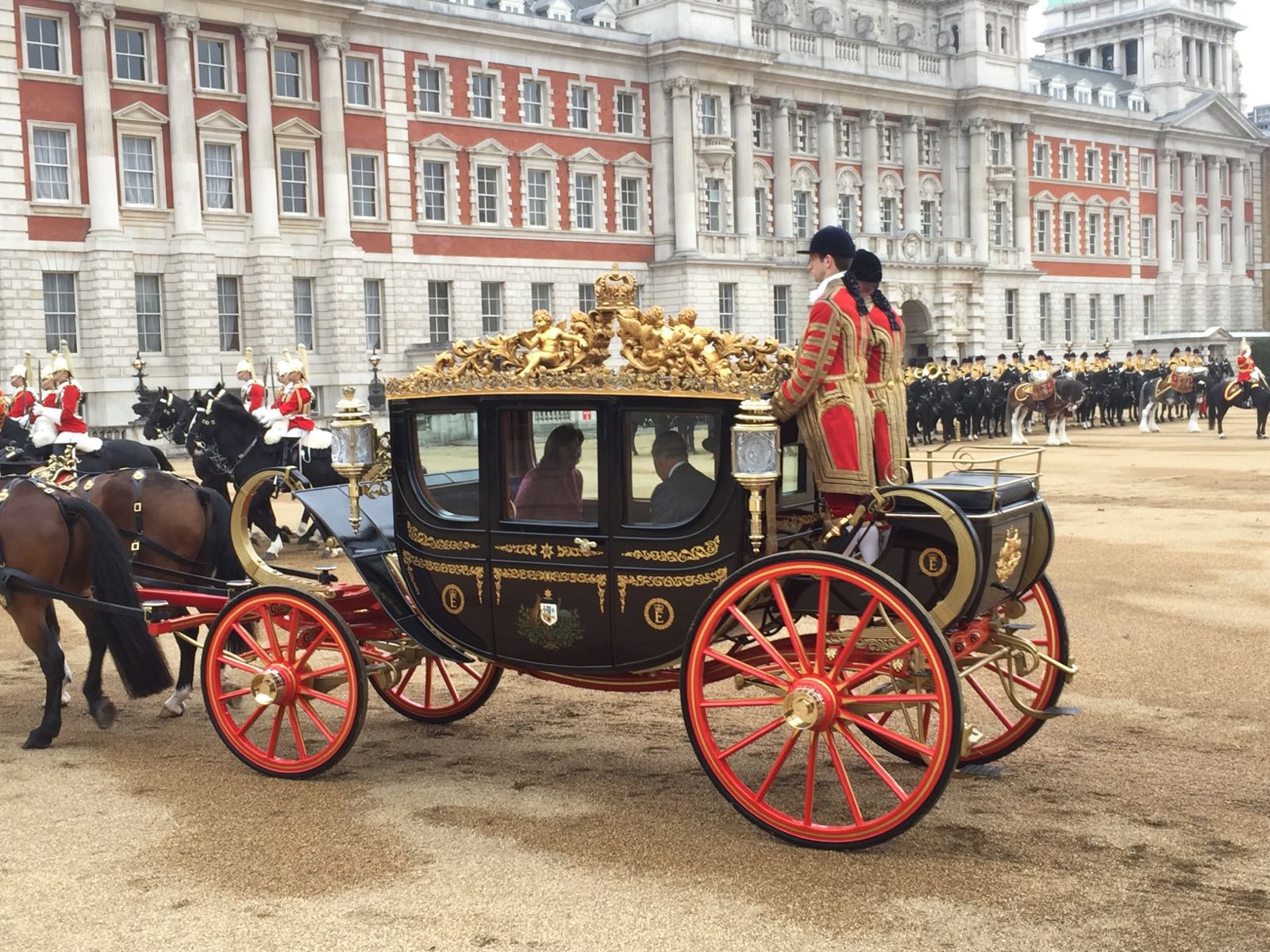 Canciller Holguín llegó a la ceremonia en honor al Presidente Santos en Horse Guards Parade por inicio de su Visita de Estado a Reino Unido