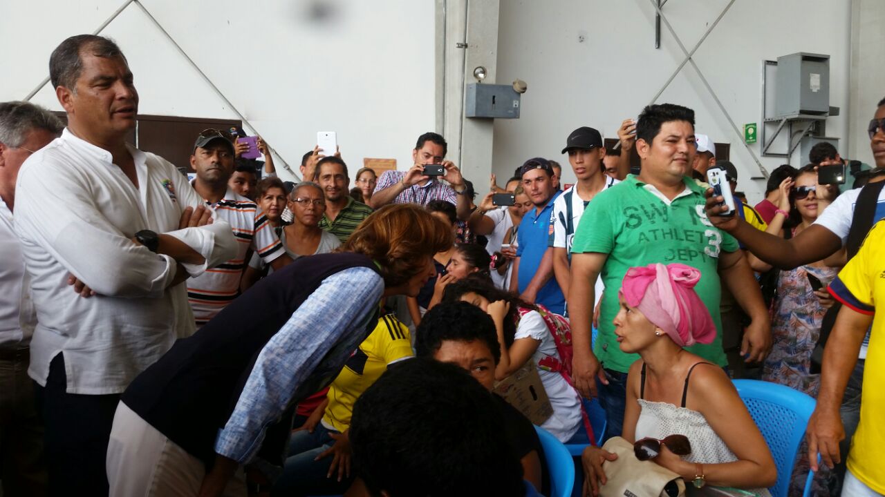 La Canciller María Ángela Holguín saludó a los afectados por el terremoto que sacudió a Ecuador el 16 de abril