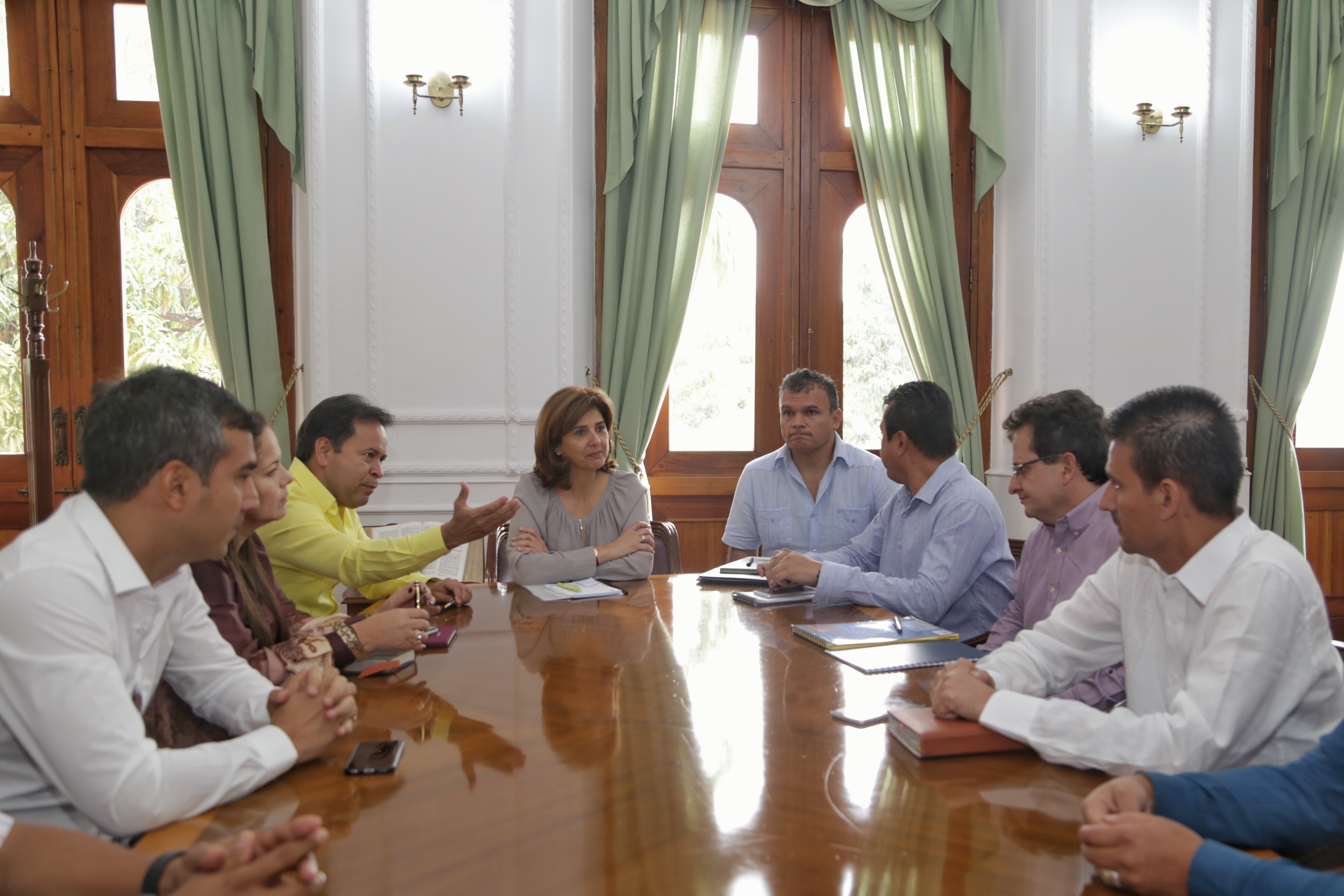 Canciller Holguín se reúne con Gobernador de Norte de Santander y alcaldes del departamento, para revisar la situación en la frontera