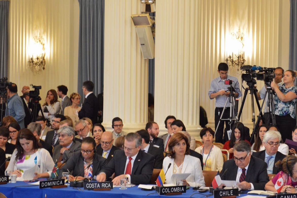 Canciller Holguín calificó como positiva la reunión que se realizó en la OEA en busca de caminos que ayuden a la estabilización de Venezuela 