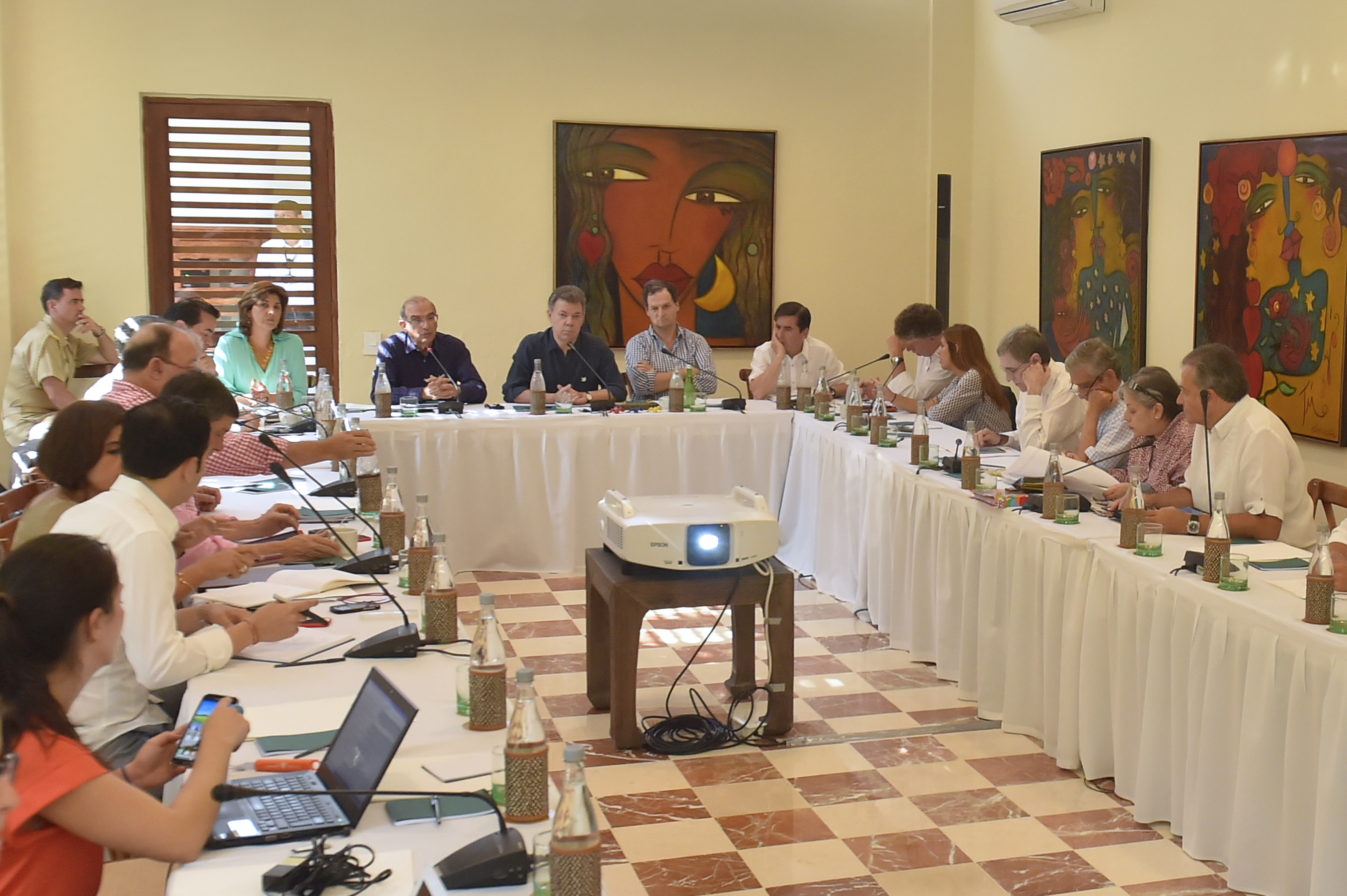 Canciller Holguín acompañó al Presidente Juan Manuel Santos en la reunión con los integrantes del equipo negociador del Gobierno en el proceso de paz que se realizó en Cartagena