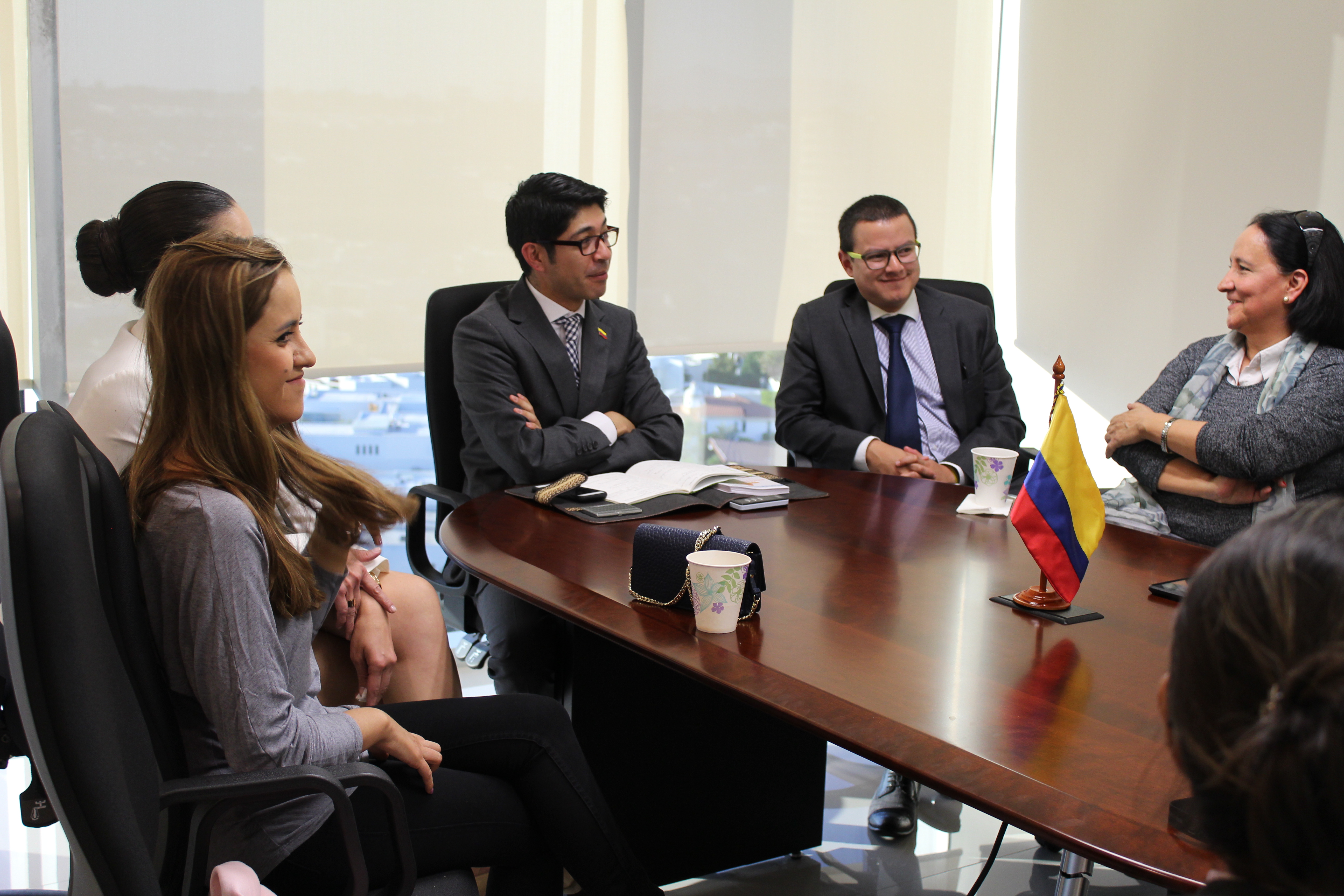 Consulado de Colombia abre las puertas de sus instalaciones y presenta sus servicios a la comunidad colombiana