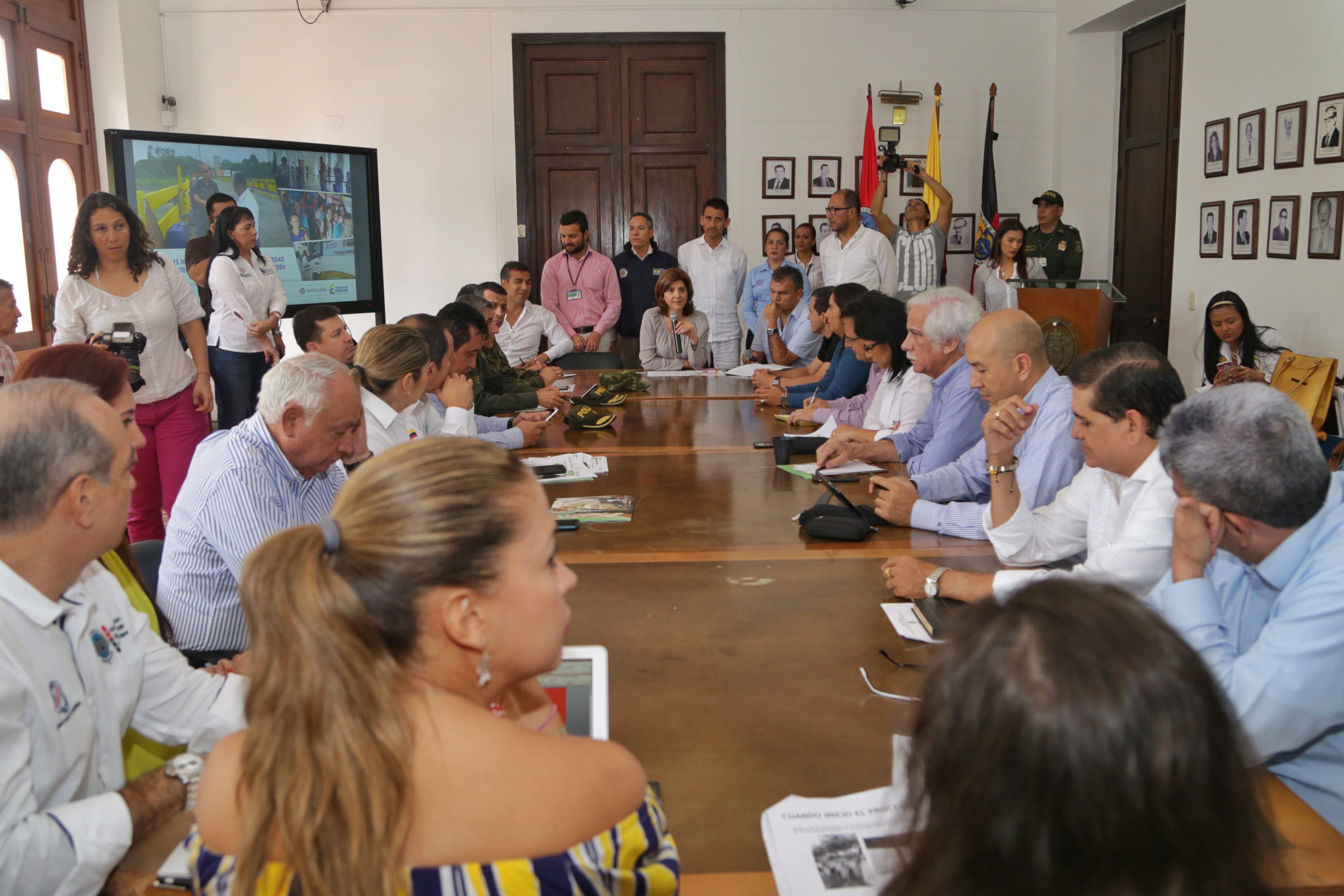 Con una reunión con los representantes de las entidades que participan en la mesa de frontera, avanza agenda de trabajo de la Canciller en Cúcuta