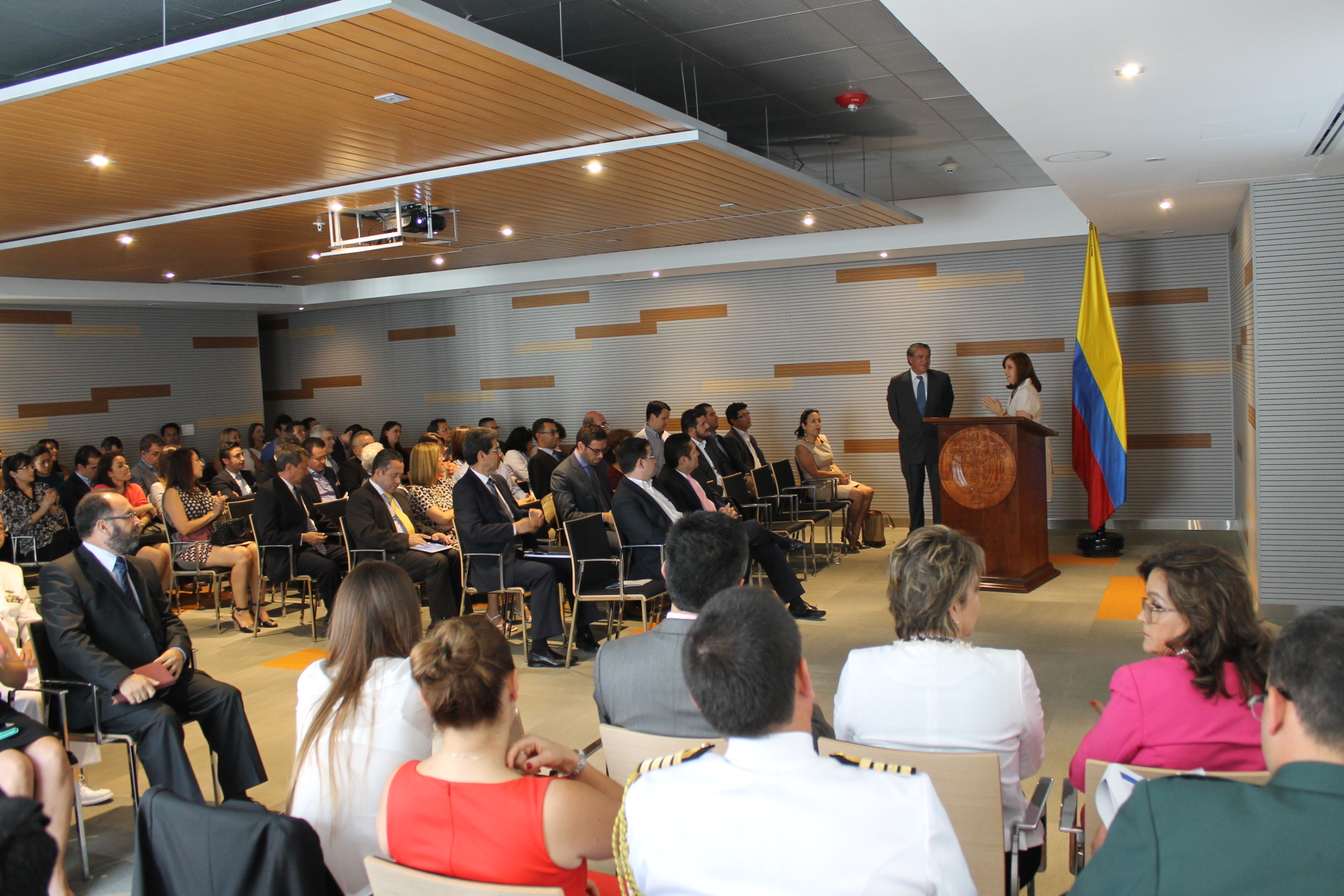 Embajadora de Colombia Perú se reúne con empresarios colombianos 