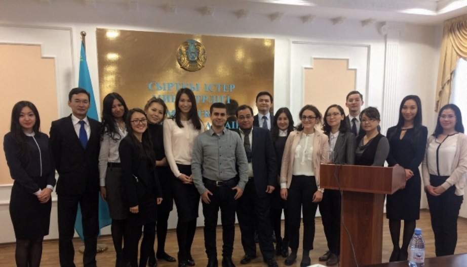 Con la participación del escritor colombiano Dasso Saldívar, culminó el segundo curso de español como lengua extranjera ofrecido por la Cancillería en Kazajistán