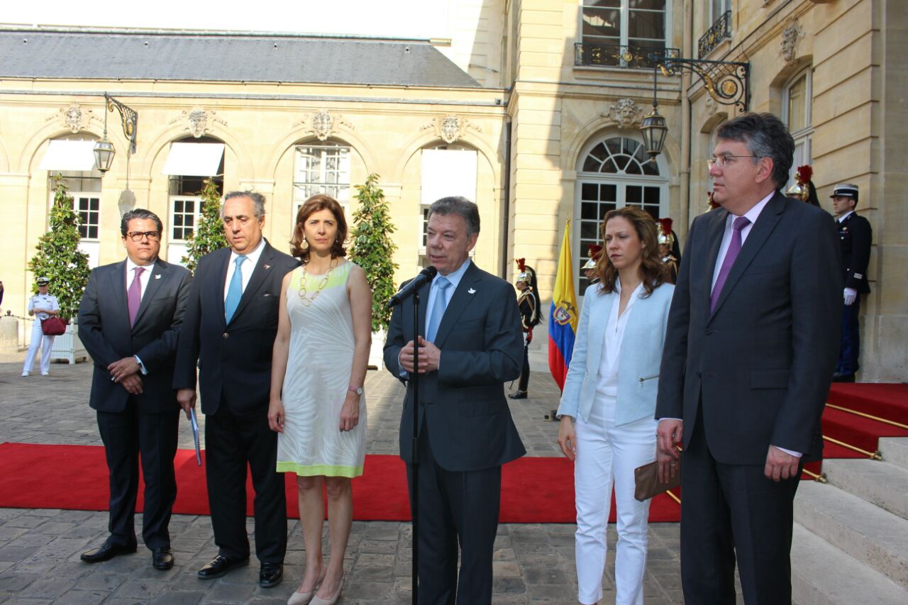“Somos amigos del centro, de las medidas pragmáticas, de soluciones pacíficas y tolerantes a los problemas que tenemos en común” Presidente Santos en su declaración al término de la reunión con el Primer Ministro francés