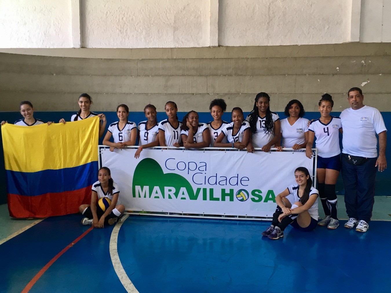 Regresaron a Colombia las 12 voleibolistas antioqueñas y sanadresanas que participaron en intercambio de voleibol 