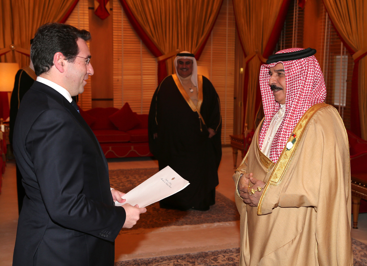 Embajador de Colombia en Emiratos Árabes Unidos, Faihan Al-Fayez, presentó Cartas Credenciales ante el Rey de Bahréin