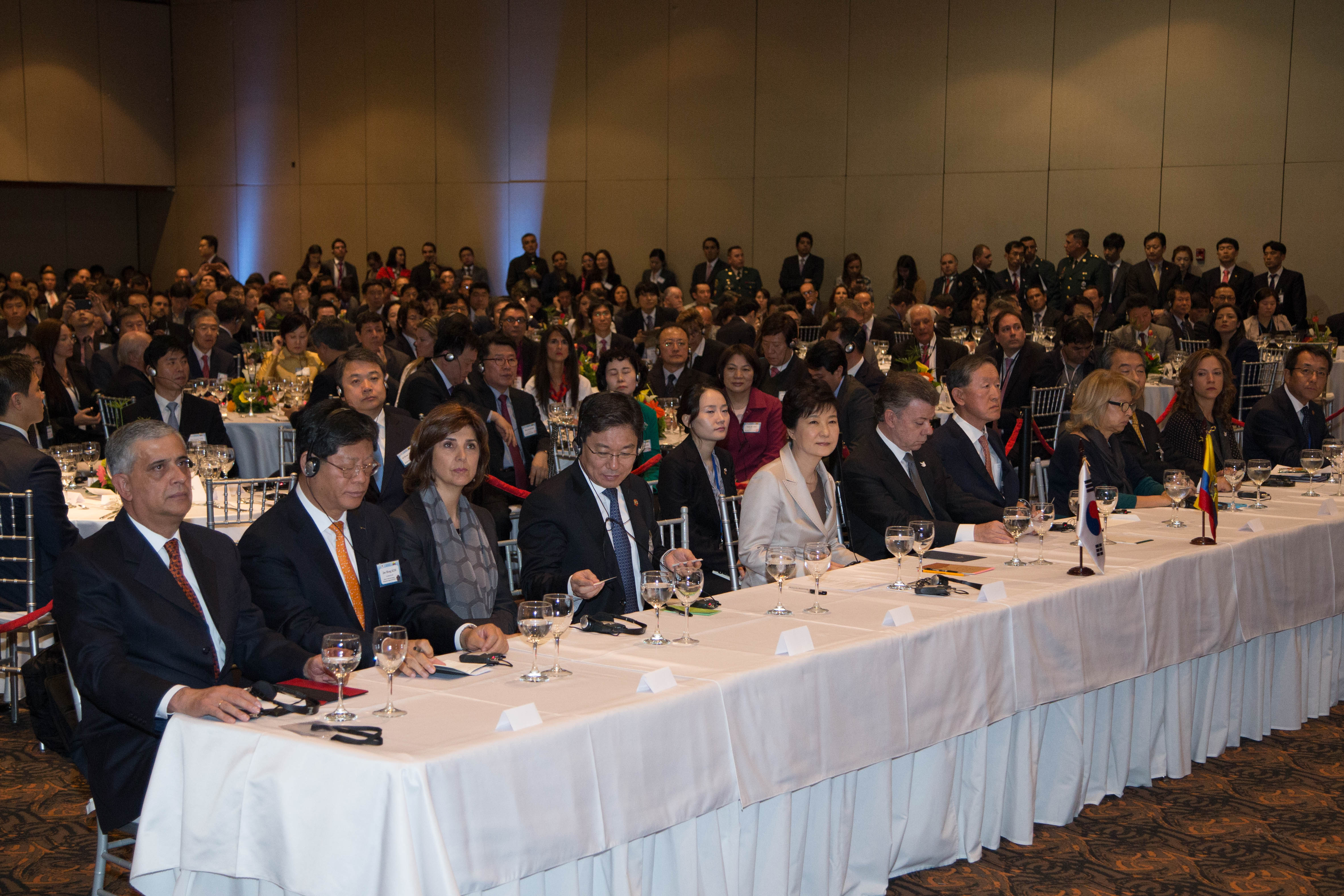 foro de empresarios en colombia en el marco de la visita oficial de la presidenta de Corea