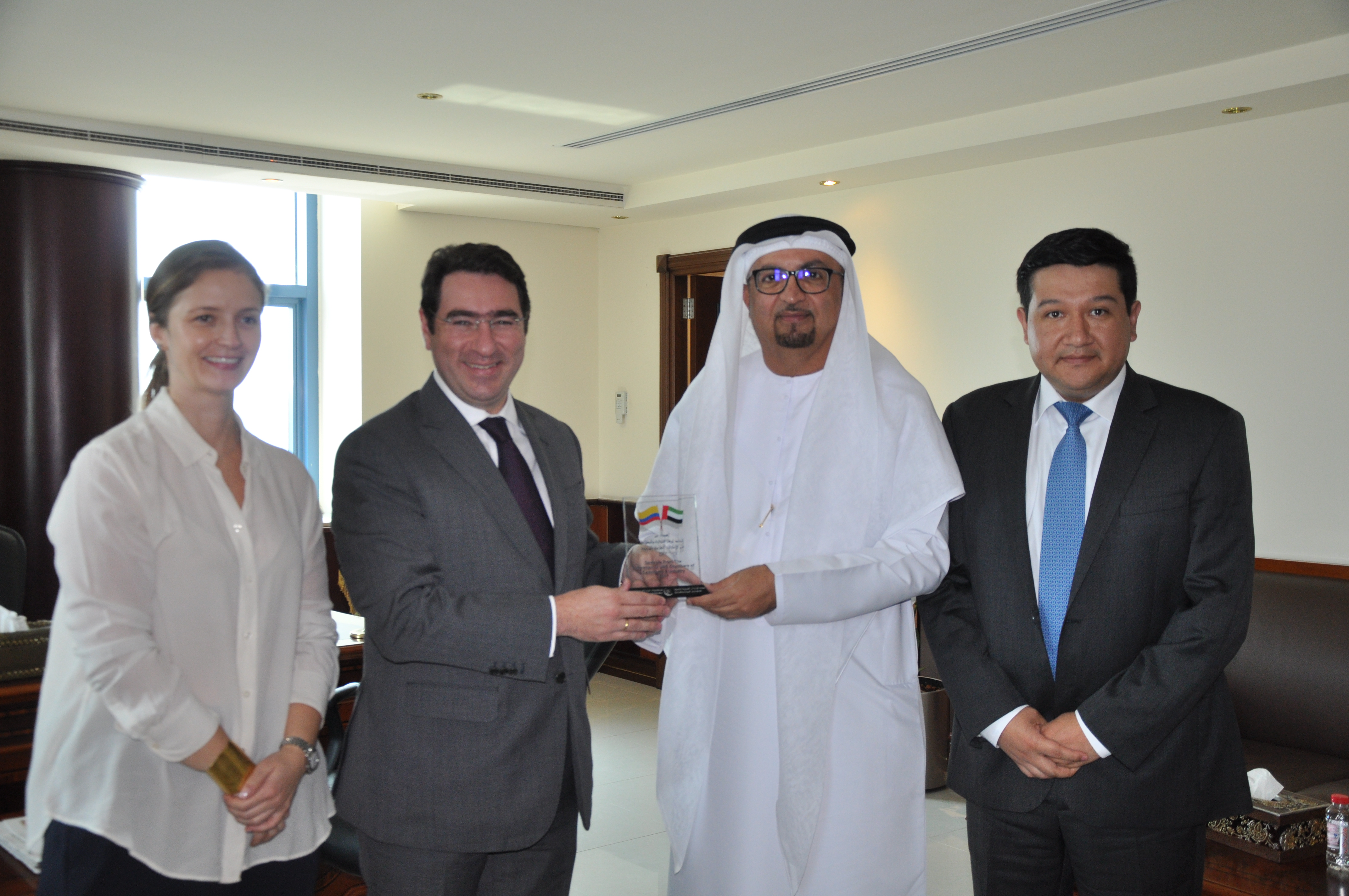 La Embajada de Colombia en Emiratos Árabes Unidos avanza en la apertura de mercados para los productos colombianos