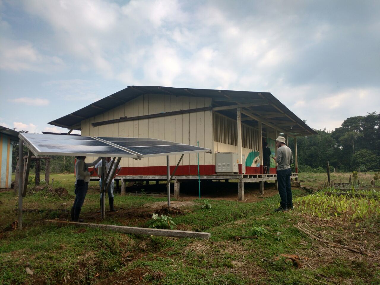 La Cancillería entregó proyecto de energía solar en Jardines de Sucumbíos, Nariño