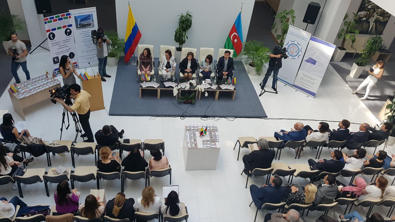 Embajada de Colombia en Azerbaiyán presentó en Bakú la publicación bilingüe “Antología de Poemas de Colombia y Azerbaiyán” 