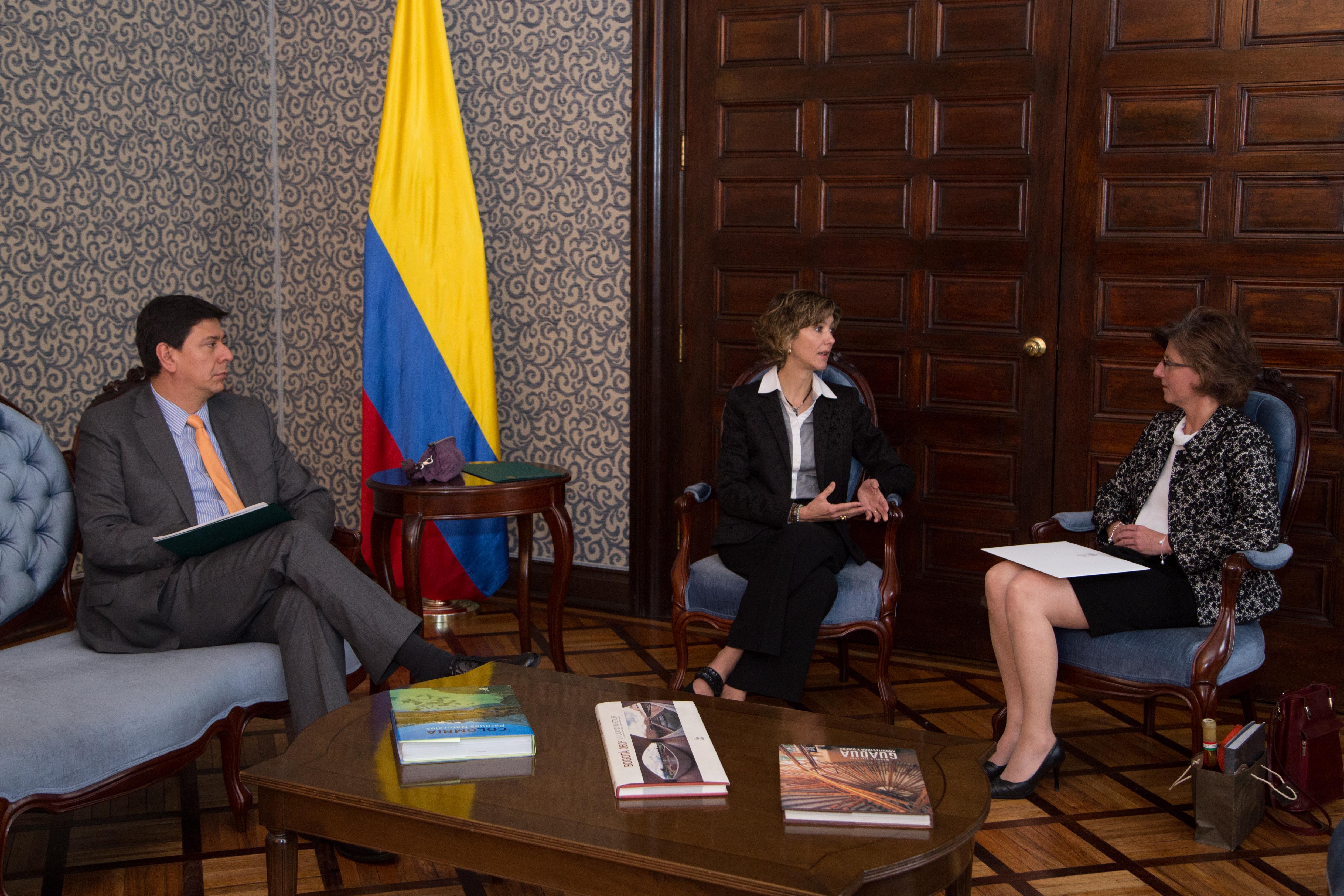 Viceministra de Relaciones Exteriores, Sra. Patti Londoño recibió copia de las cartas credenciales de la Embajadora de Hungría, residente en Quito.