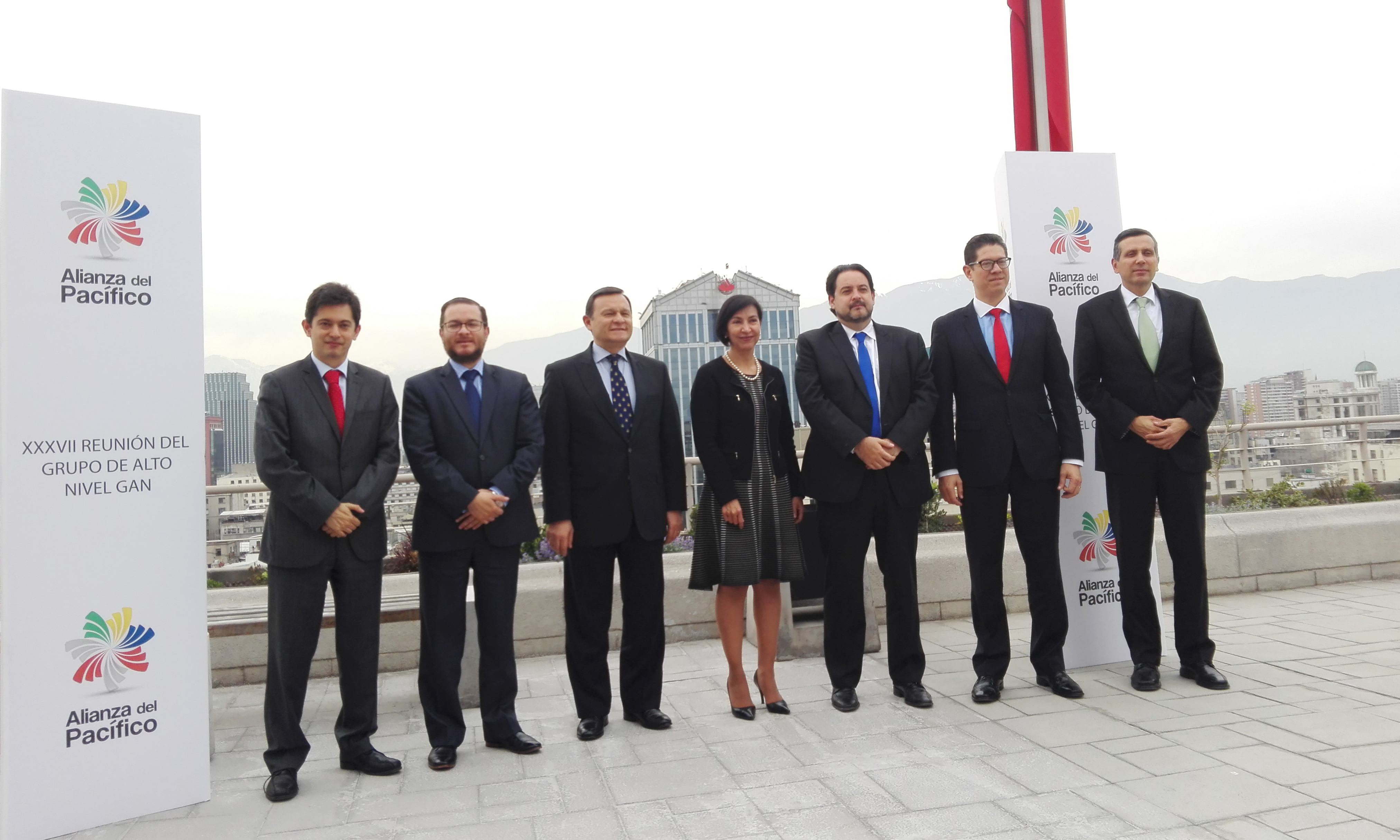 El Viceministro de Asuntos Multilaterales, Francisco Echeverri, en compañía del Viceministro de Comercio Exterior, Javier Gamboa, participó en la XXXVII Reunión del Grupo de Alto Nivel (GAN) de la Alianza del Pacífico, en Santiago de Chile. 