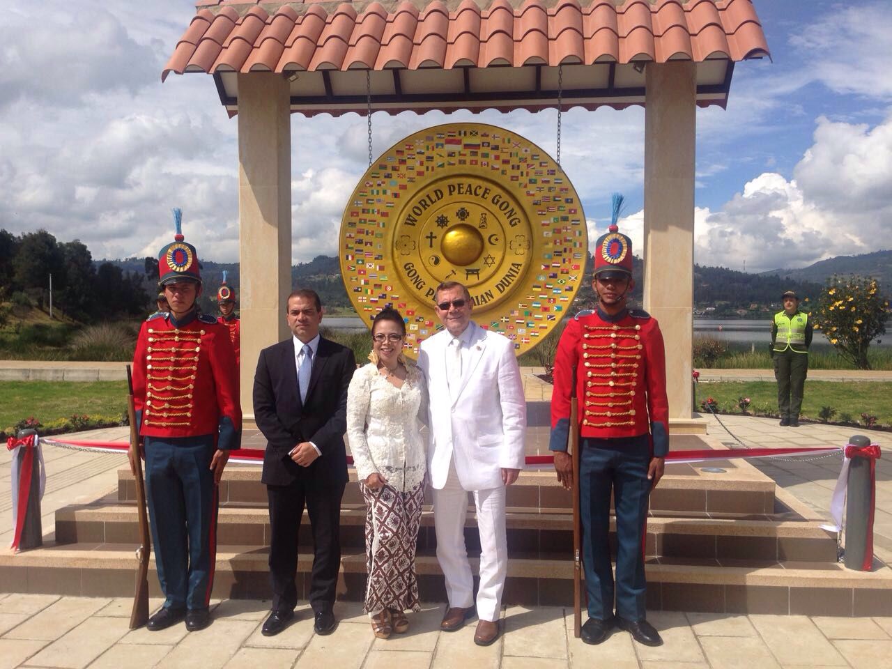 Cancillería asistió a entrega oficial del “Gong de la Paz Mundial”, en Paipa, Boyacá