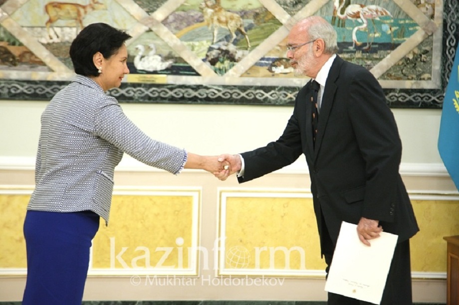 Embajador de Colombia en Rusia presentó cartas credenciales ante el Gobierno de Kazajistán